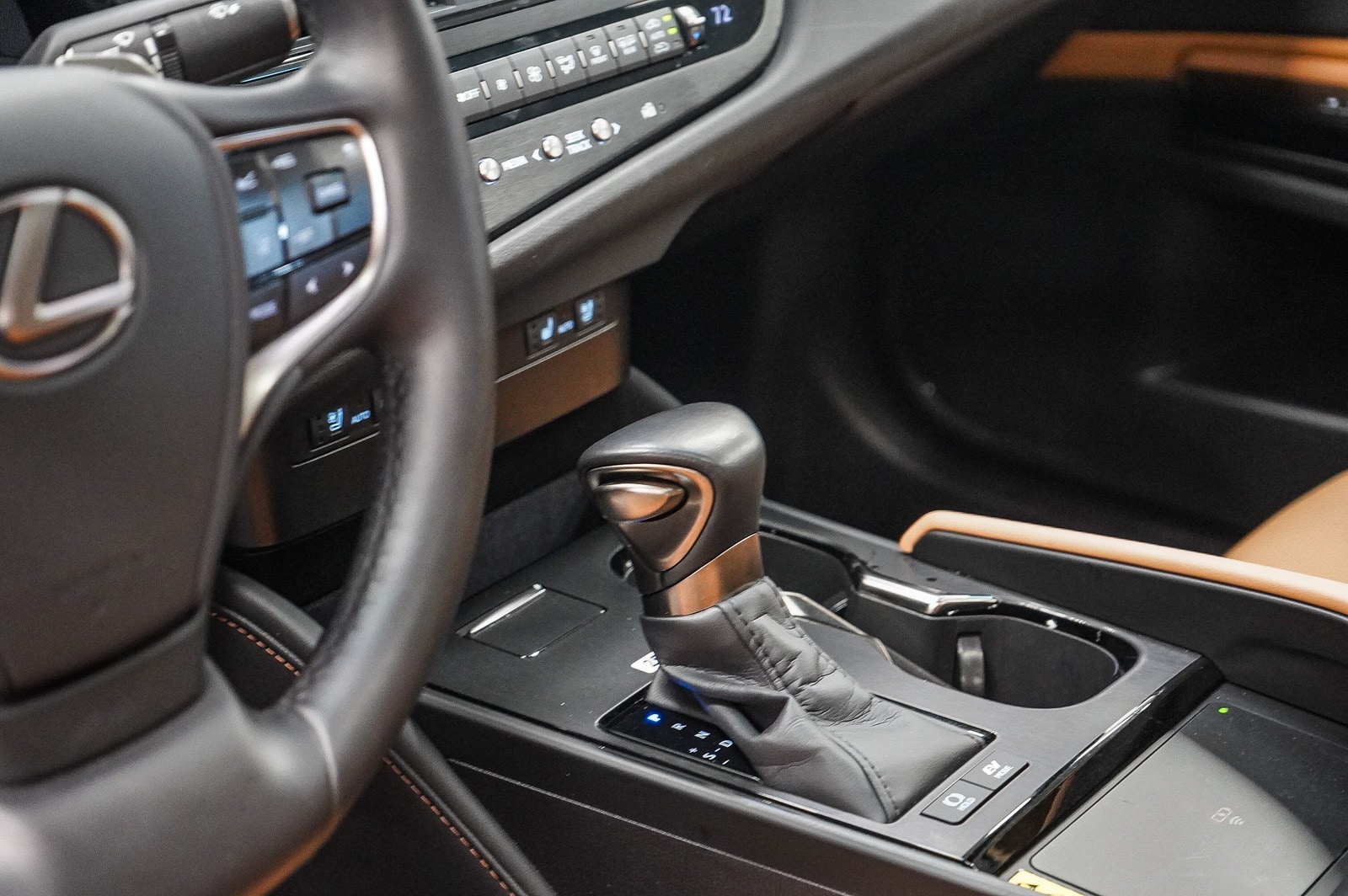 Thumbnail: 2025 Lexus ES - 24