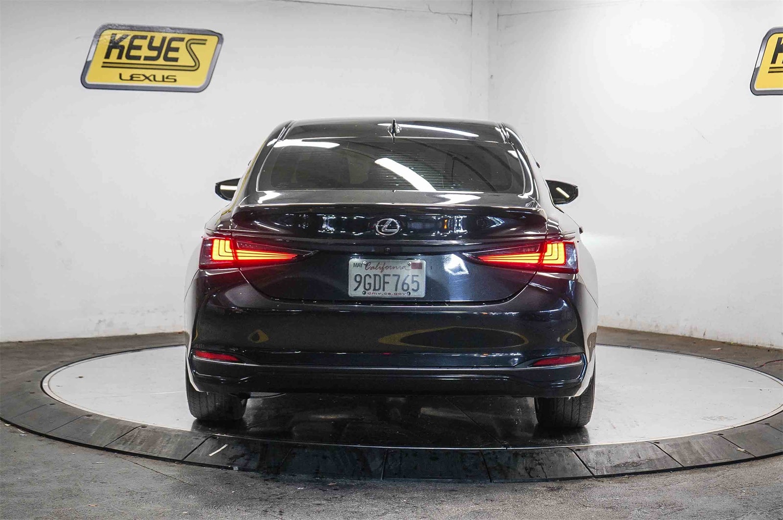 Thumbnail: 2023 Lexus ES - 3