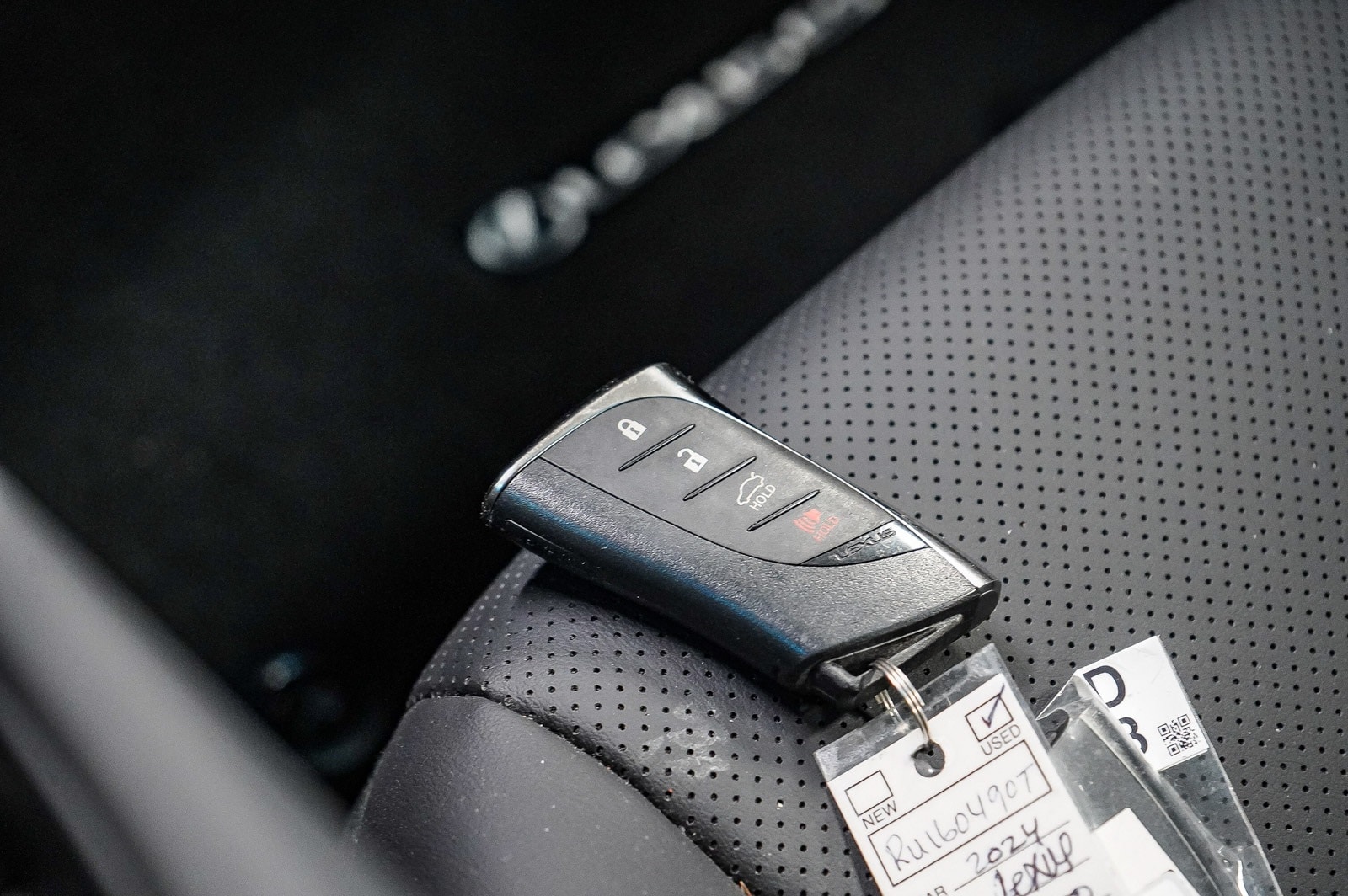 Thumbnail: 2024 Lexus ES - 27