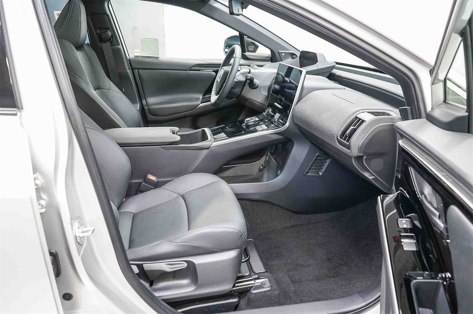 Thumbnail: 2024 Toyota bZ4X - 17