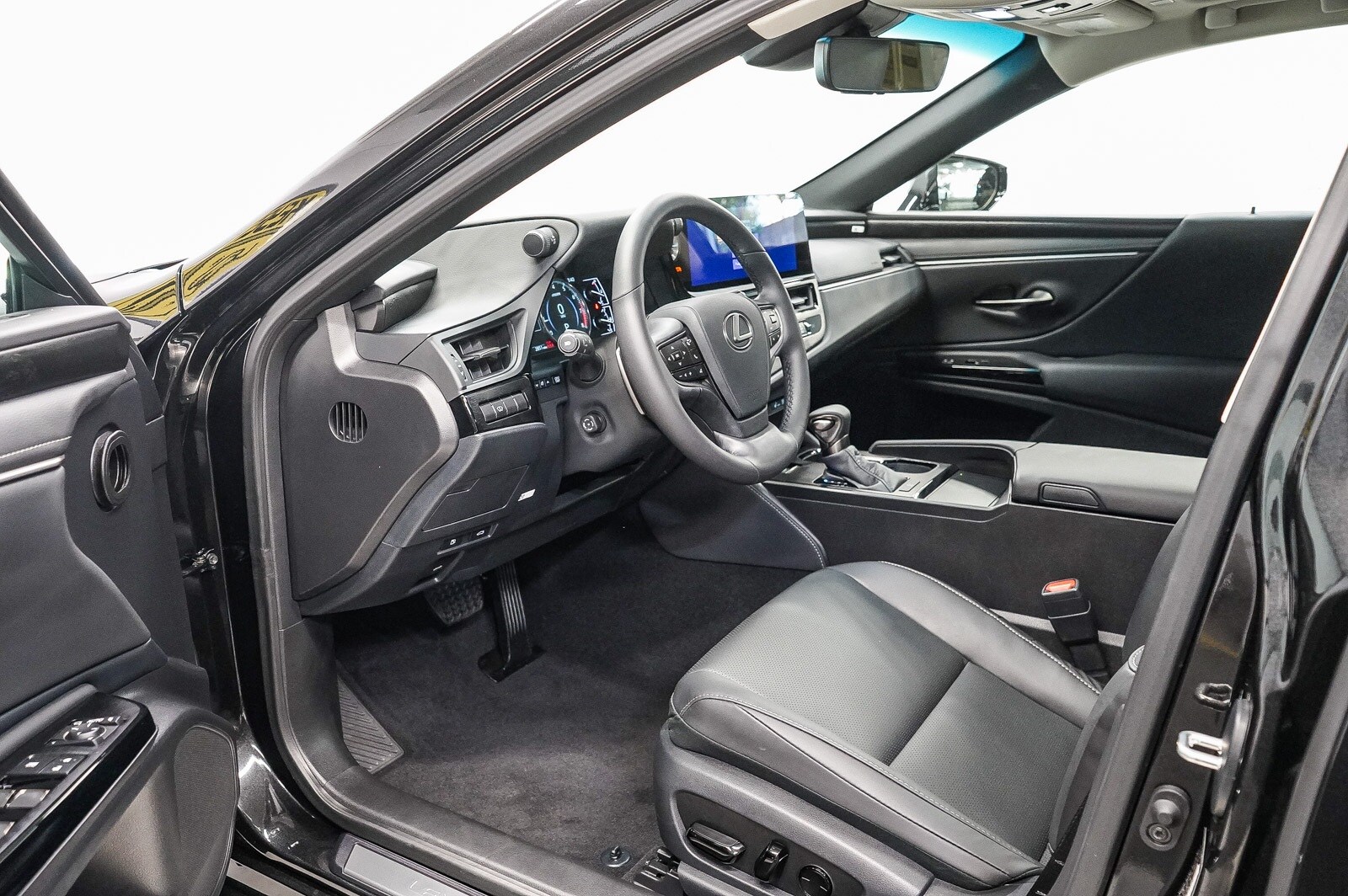 Thumbnail: 2025 Lexus ES - 18