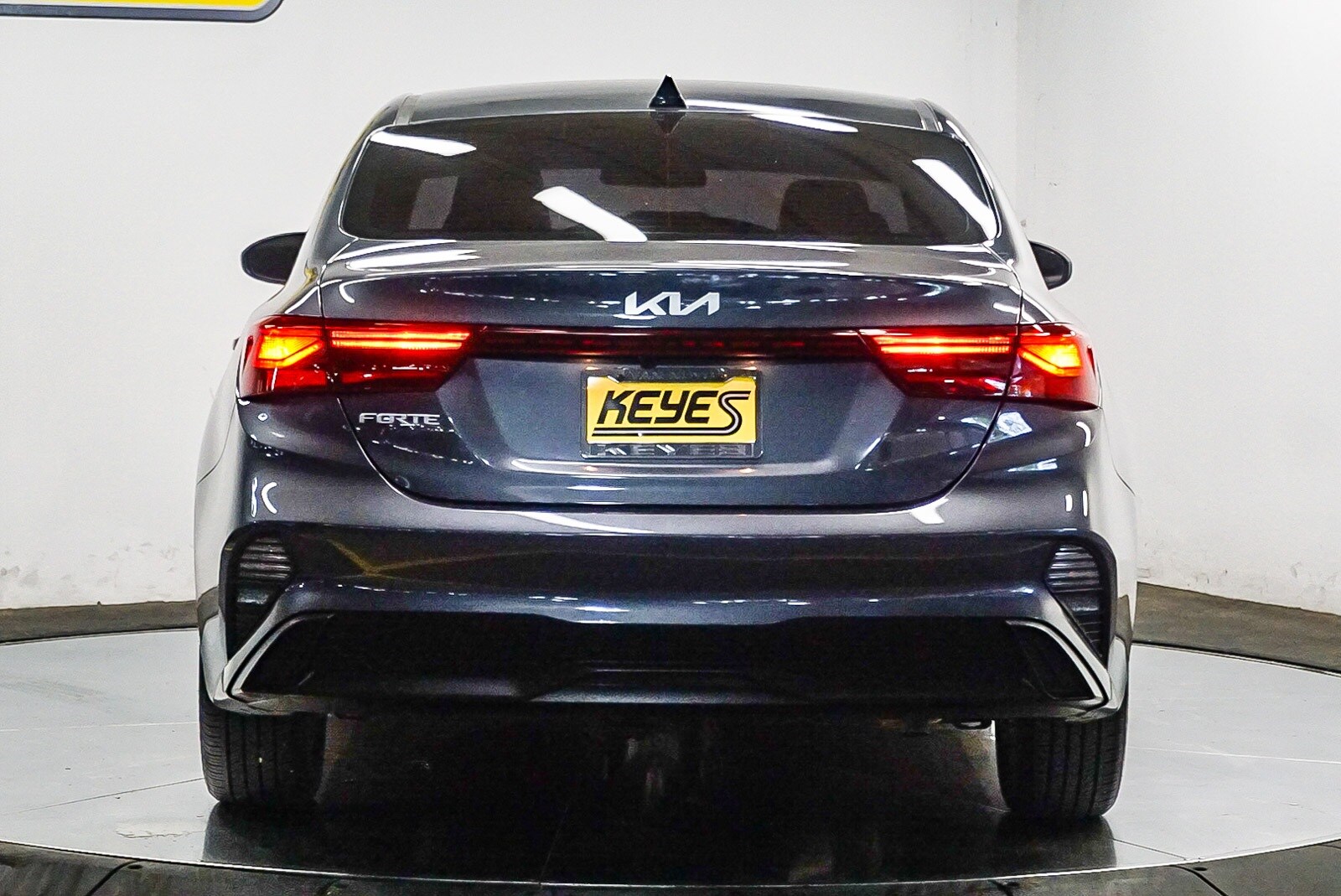 2023 Kia Forte LXS photo 2