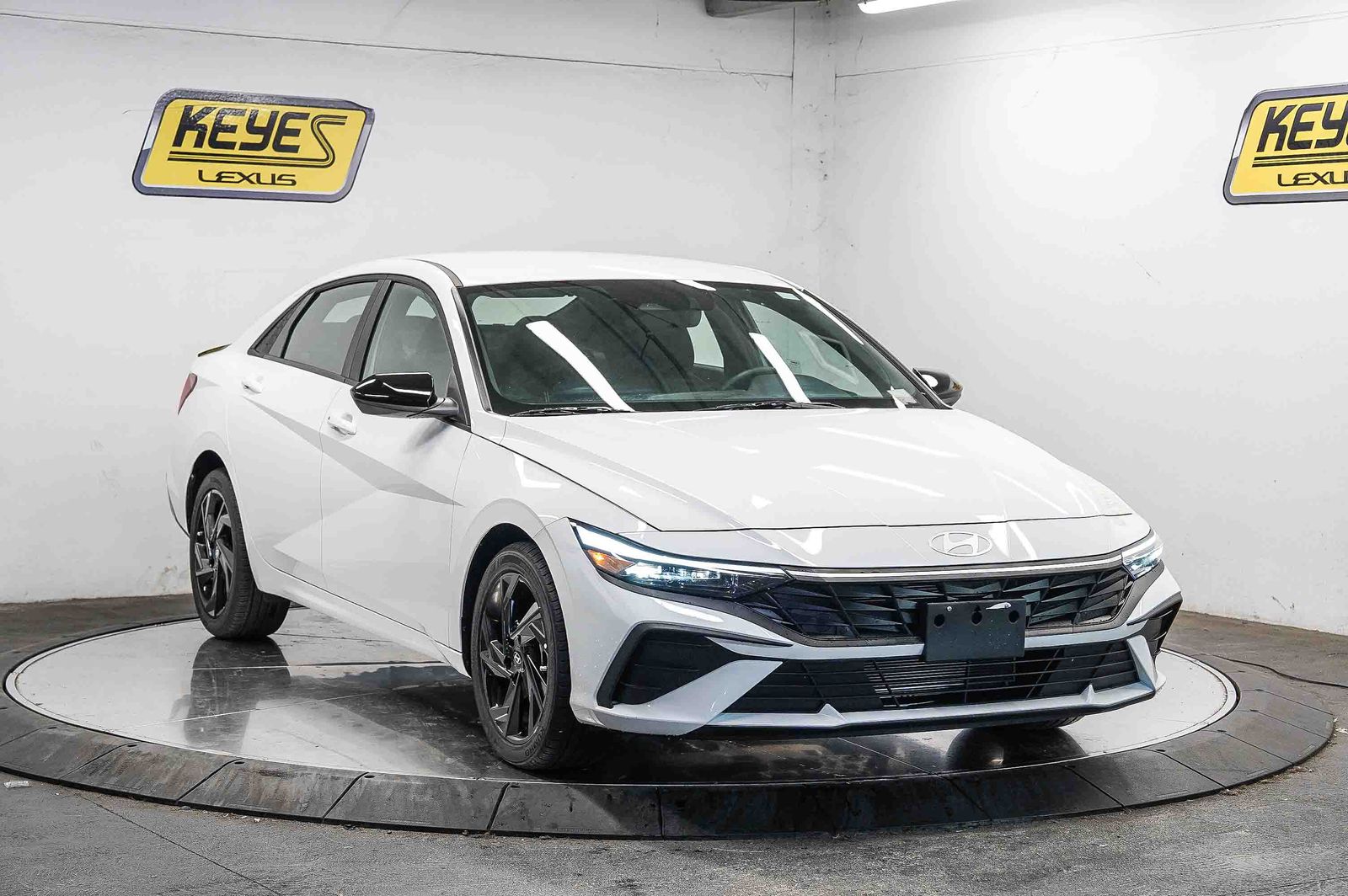 Thumbnail: 2026 Hyundai Elantra - 4