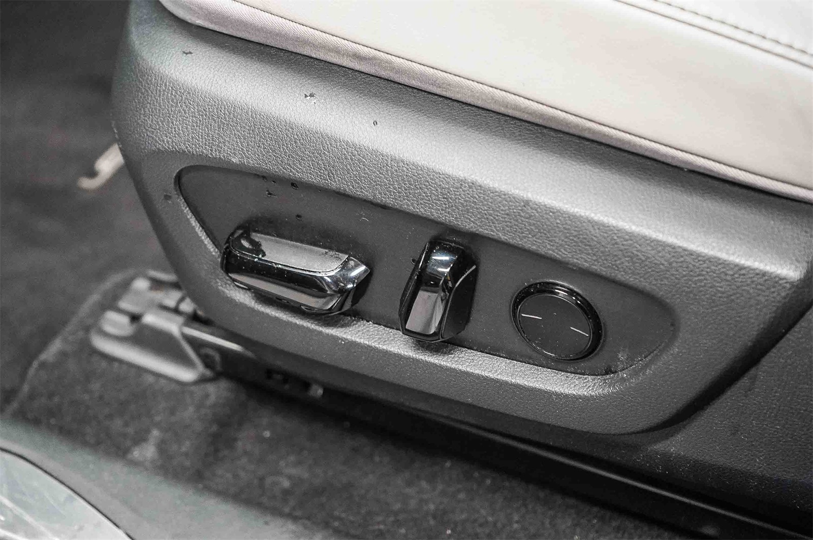 Thumbnail: 2023 Lexus RX - 23