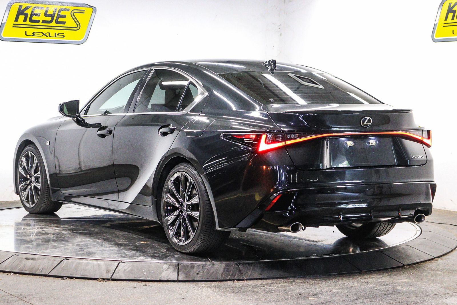 Thumbnail: 2022 Lexus IS - 2