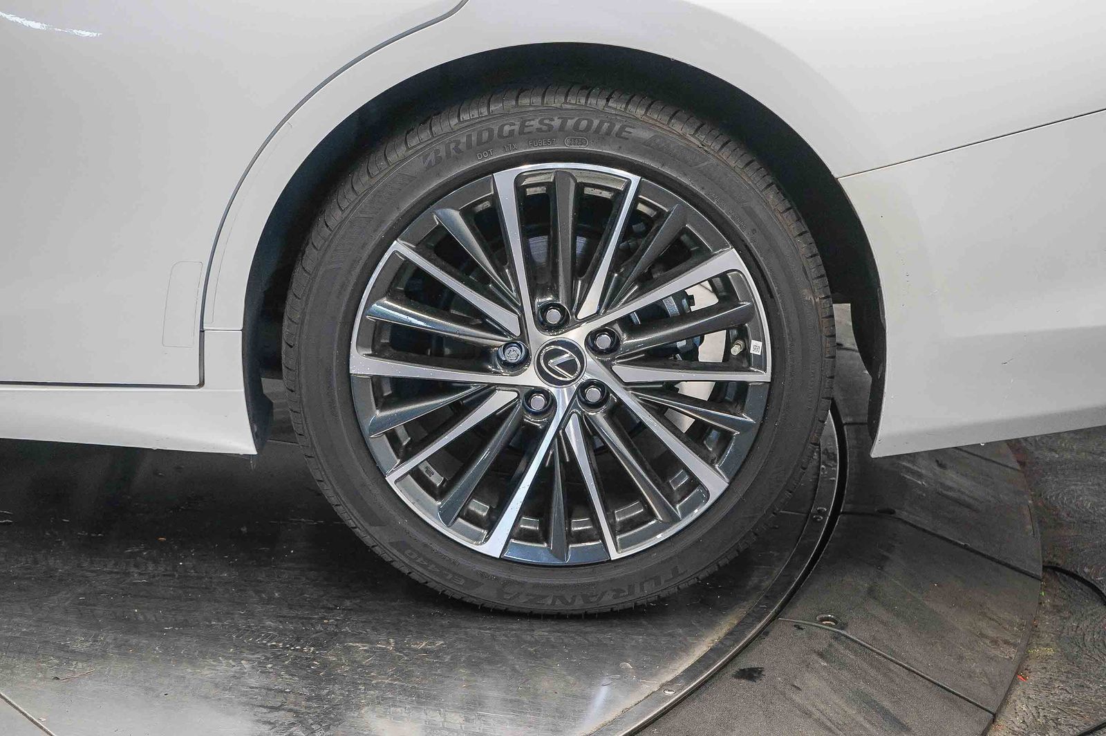 Thumbnail: 2025 Lexus ES - 10