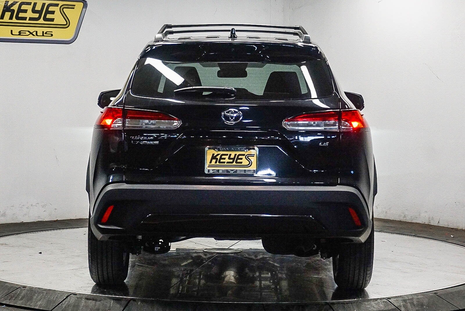 2024 Toyota Corolla Cross LE photo 3