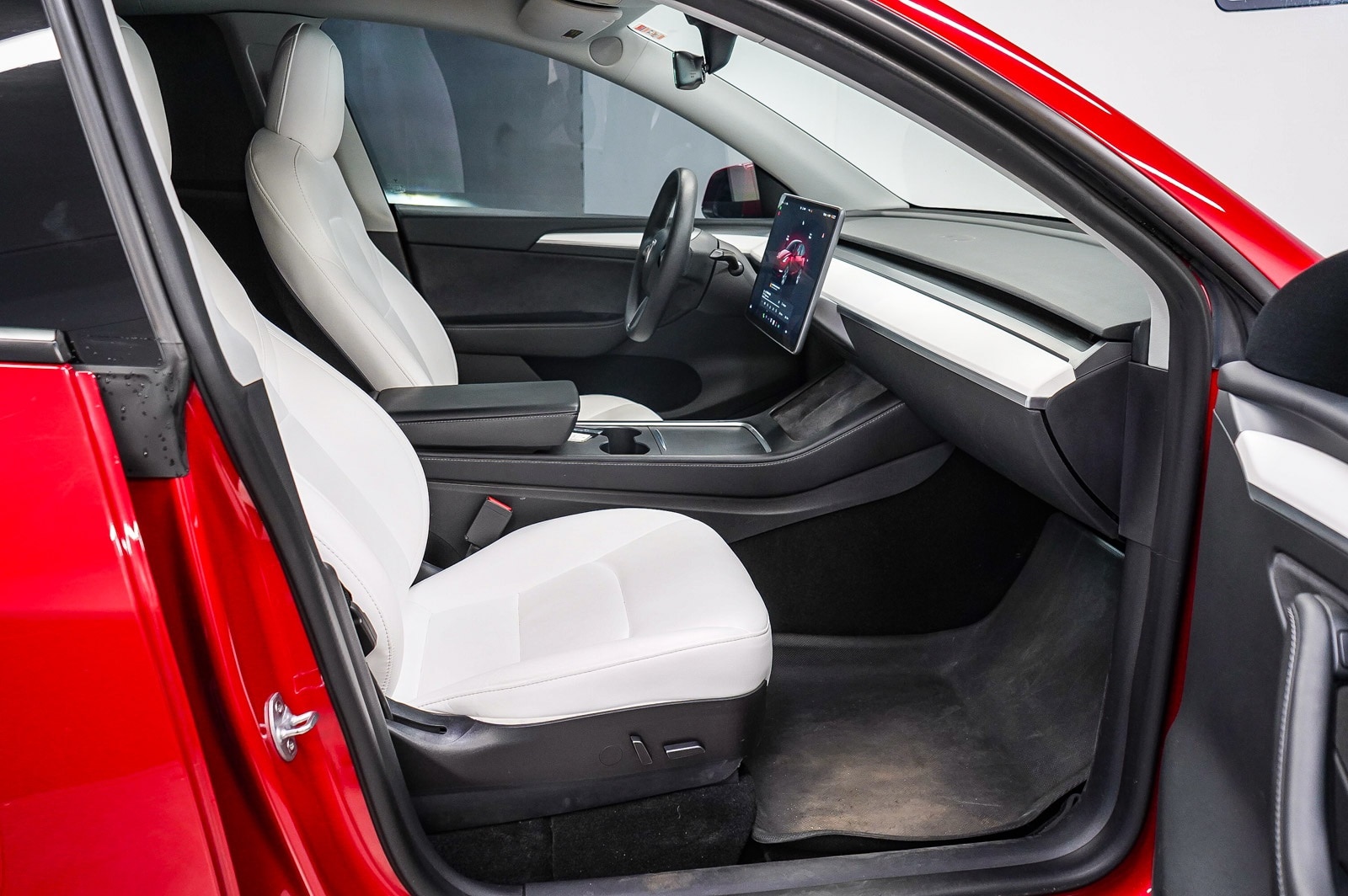 Thumbnail: 2022 Tesla Model Y - 16