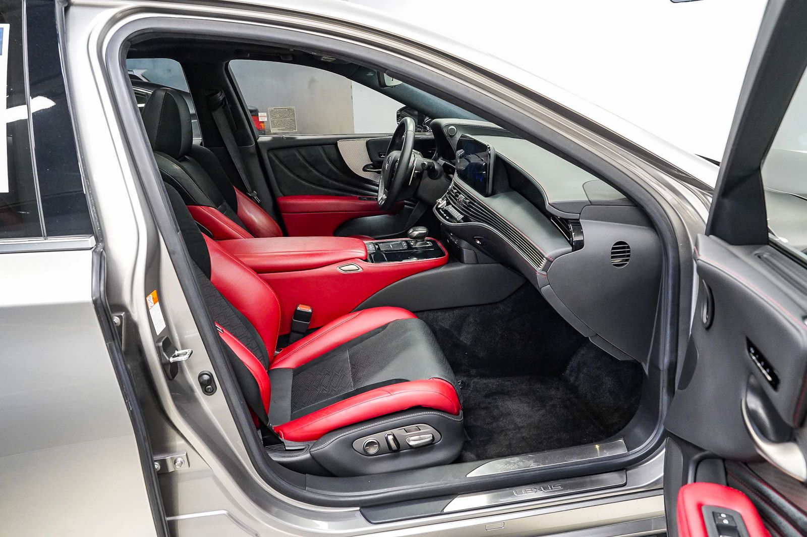 Thumbnail: 2022 Lexus LS - 16