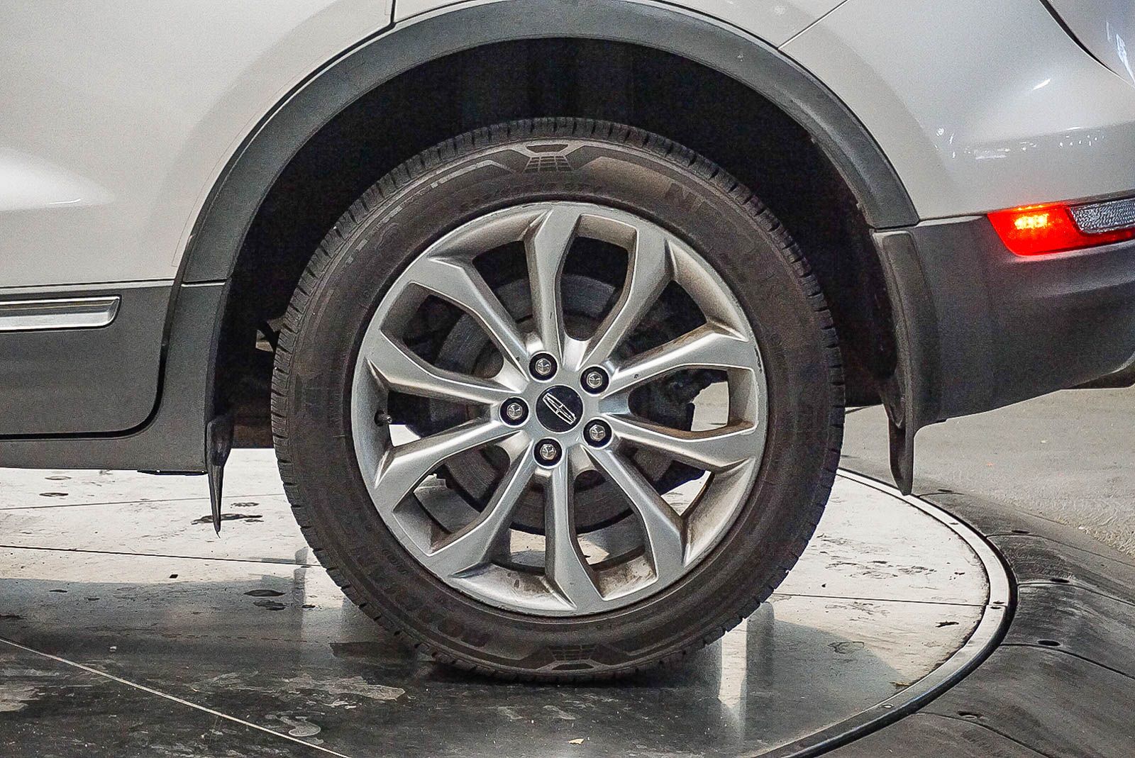 Thumbnail: 2017 Lincoln MKC - 10