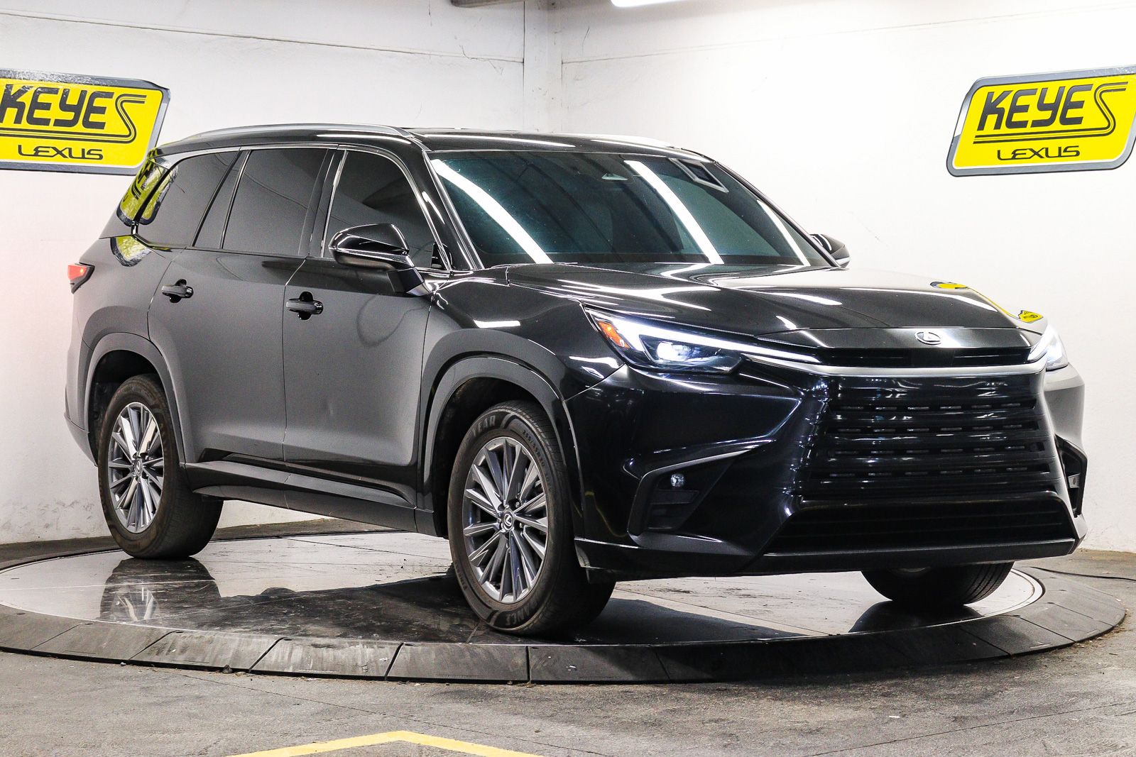 Thumbnail: 2025 Lexus TX - 4