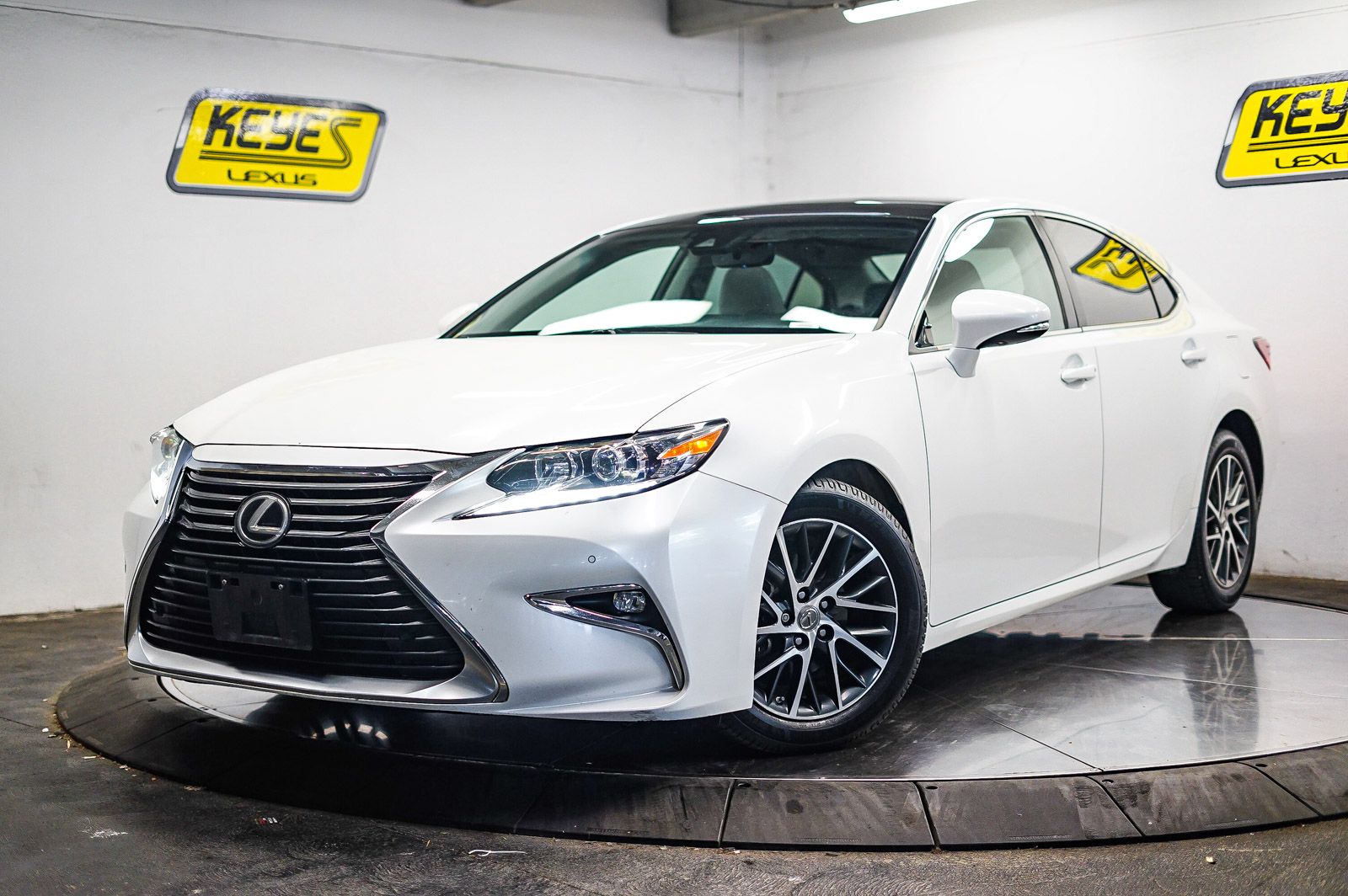 2017 Lexus ES 350 -
                  Van Nuys, CA