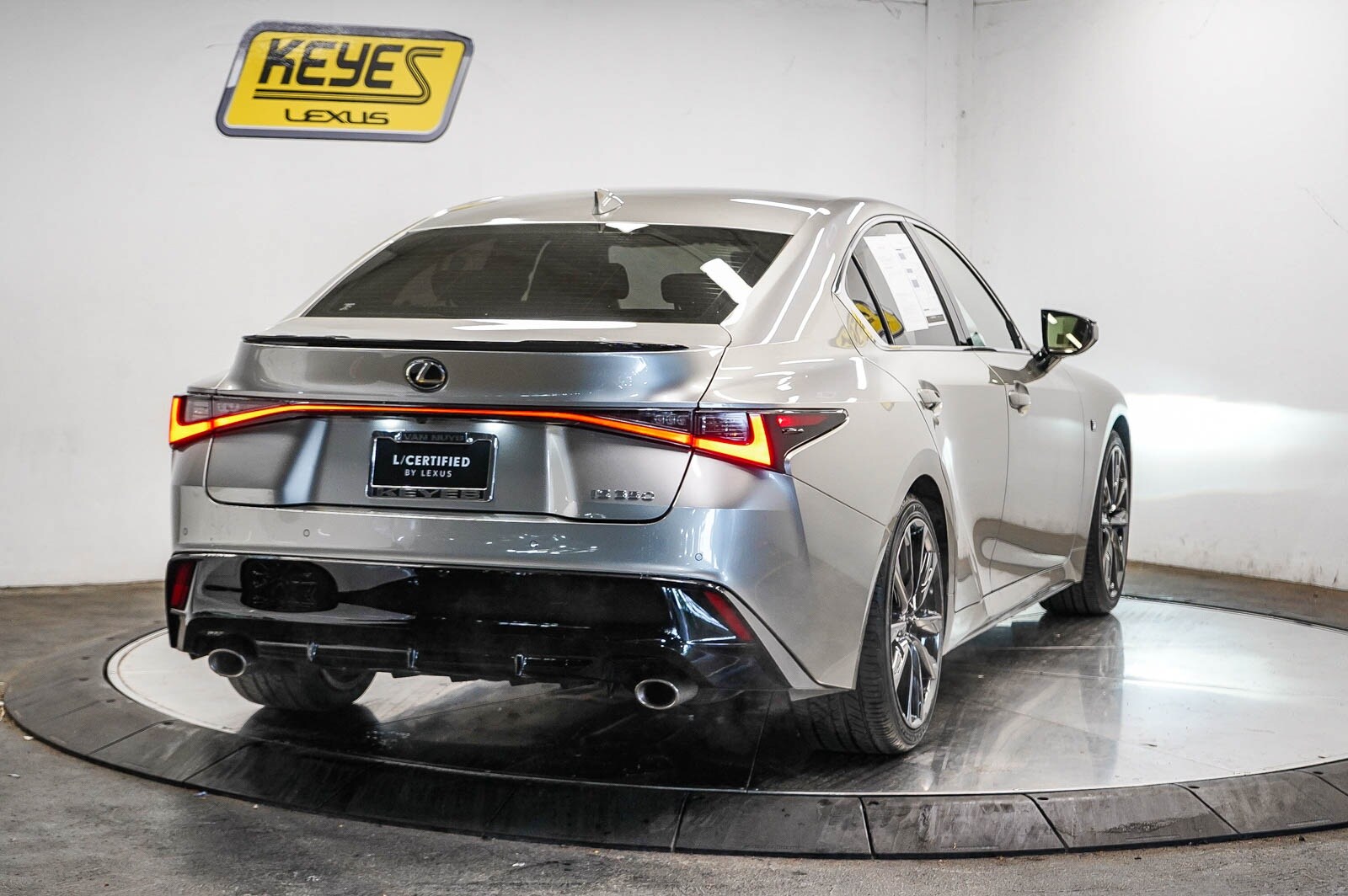 2023 Lexus IS 350 F SPORT photo 4