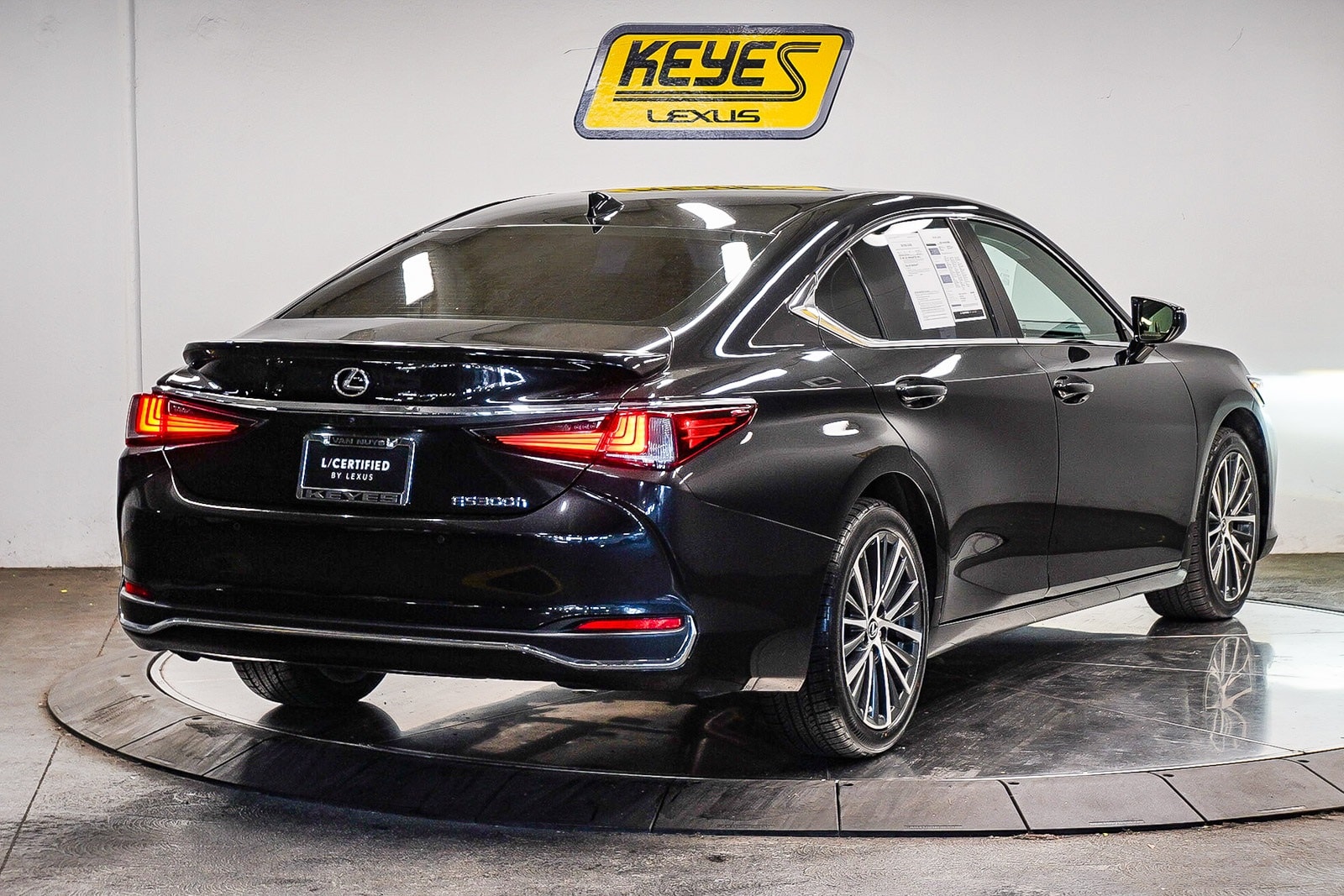 Thumbnail: 2024 Lexus ES - 4