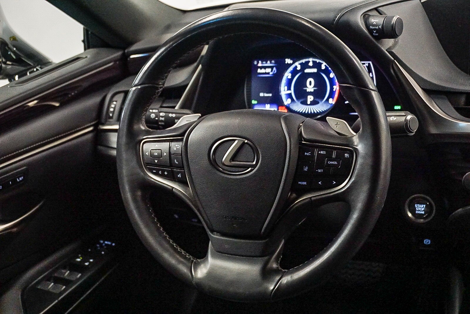 Thumbnail: 2020 Lexus ES - 16