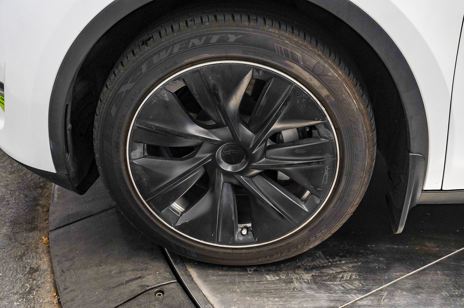 Thumbnail: 2023 Tesla Model Y - 8