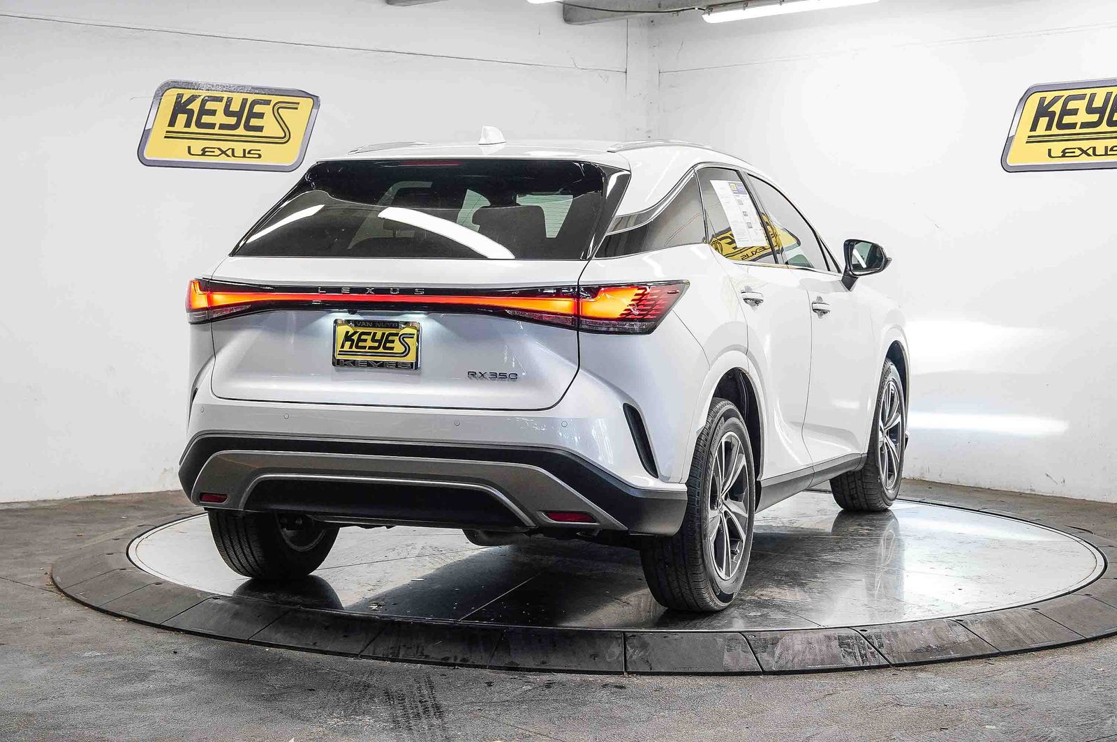 Thumbnail: 2024 Lexus RX - 3