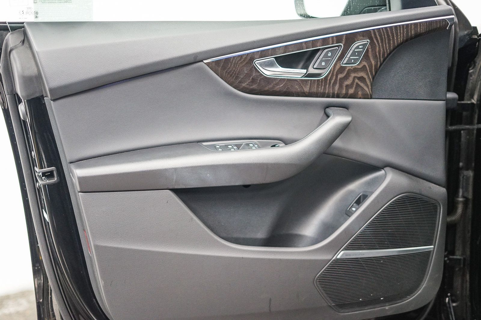 Thumbnail: 2022 Audi Q8 - 23