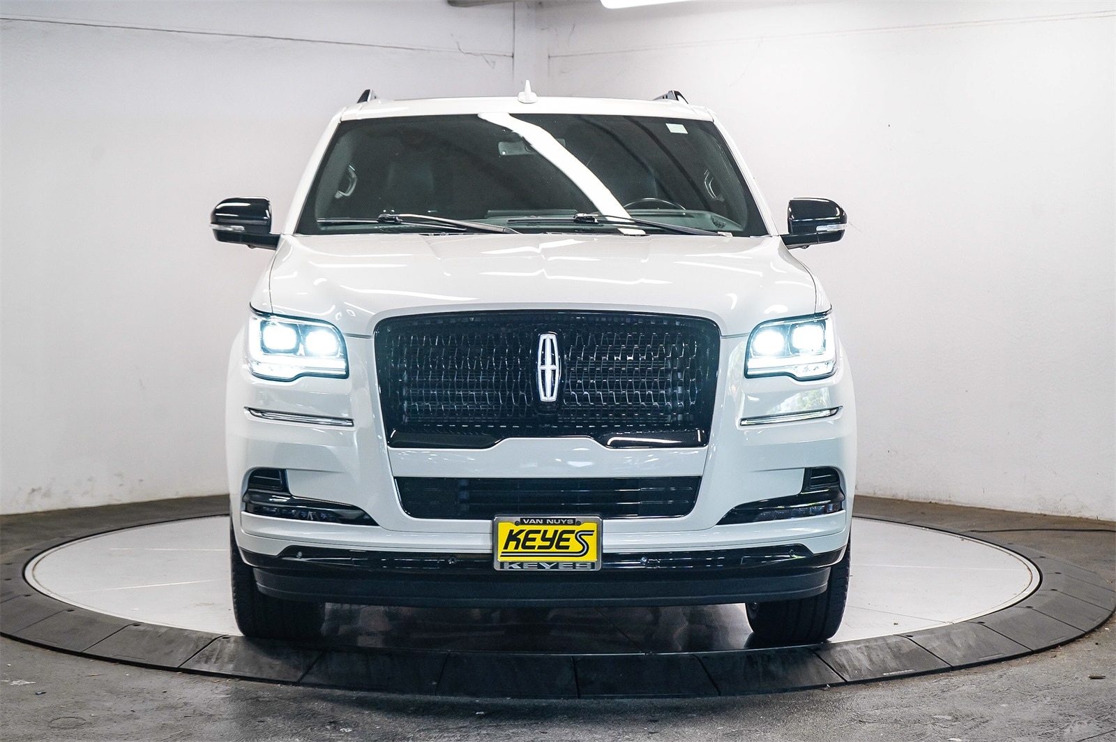 Thumbnail: 2022 Lincoln Navigator L - 6