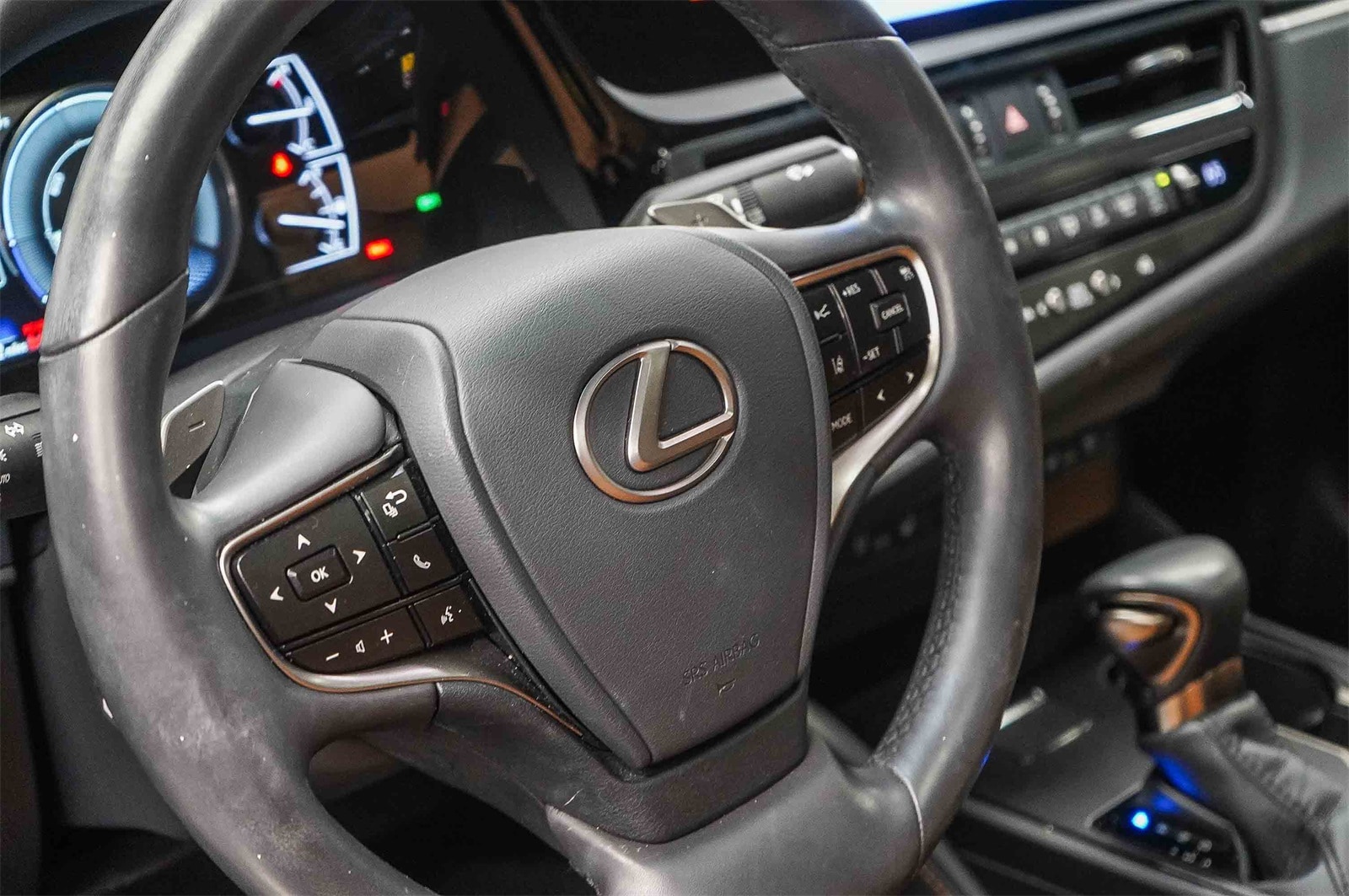 Thumbnail: 2025 Lexus ES - 21