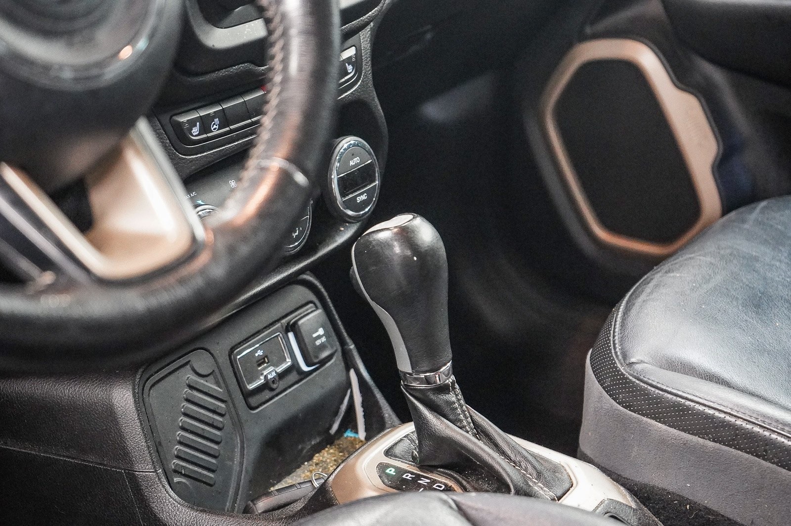 Thumbnail: 2016 Jeep Renegade - 23