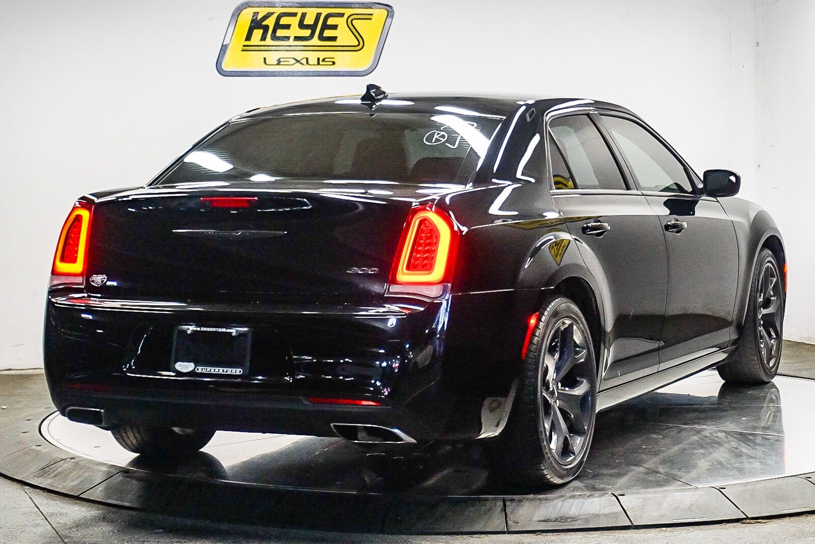 2022 Chrysler 300 Touring photo 4