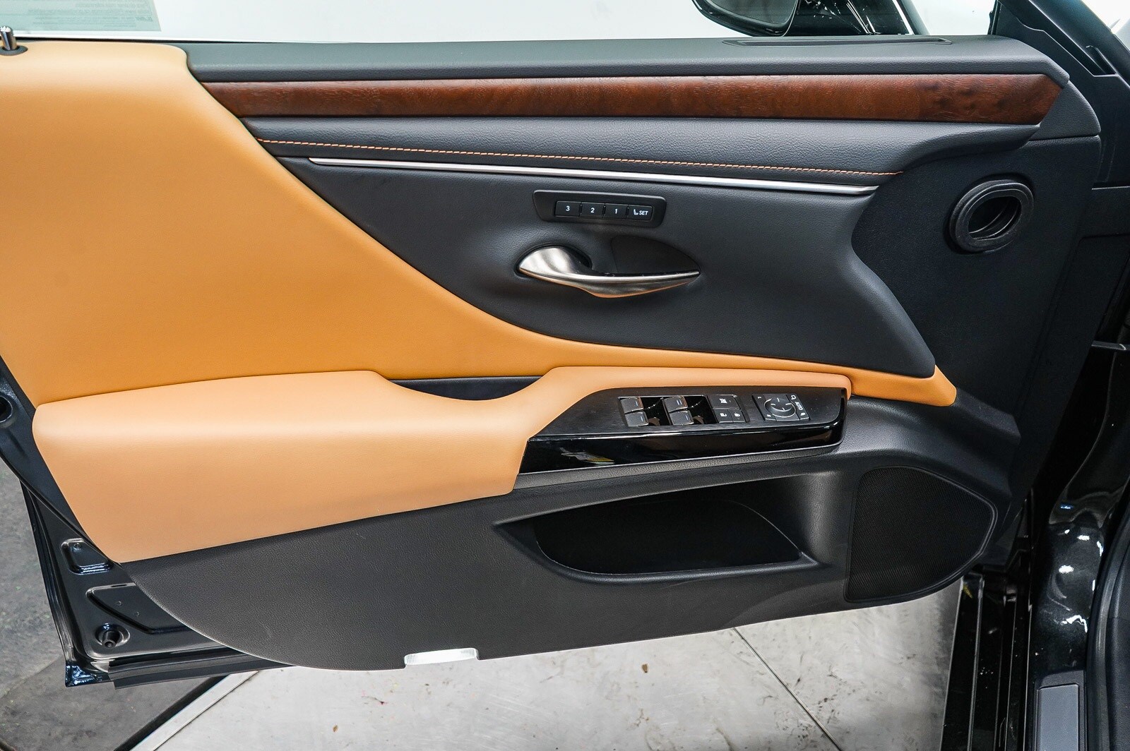 Thumbnail: 2025 Lexus ES - 22