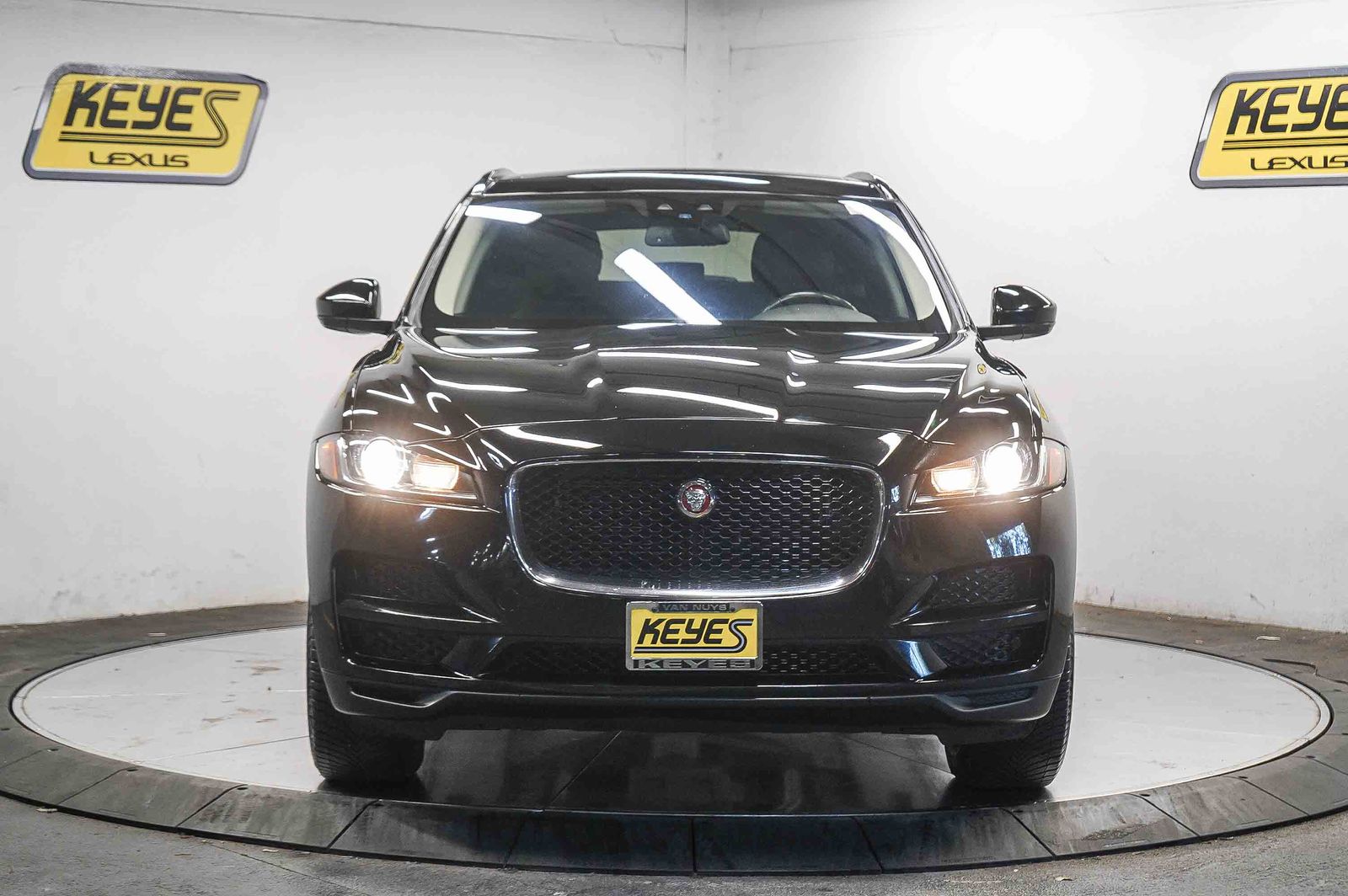 Thumbnail: 2017 Jaguar F-Pace - 6