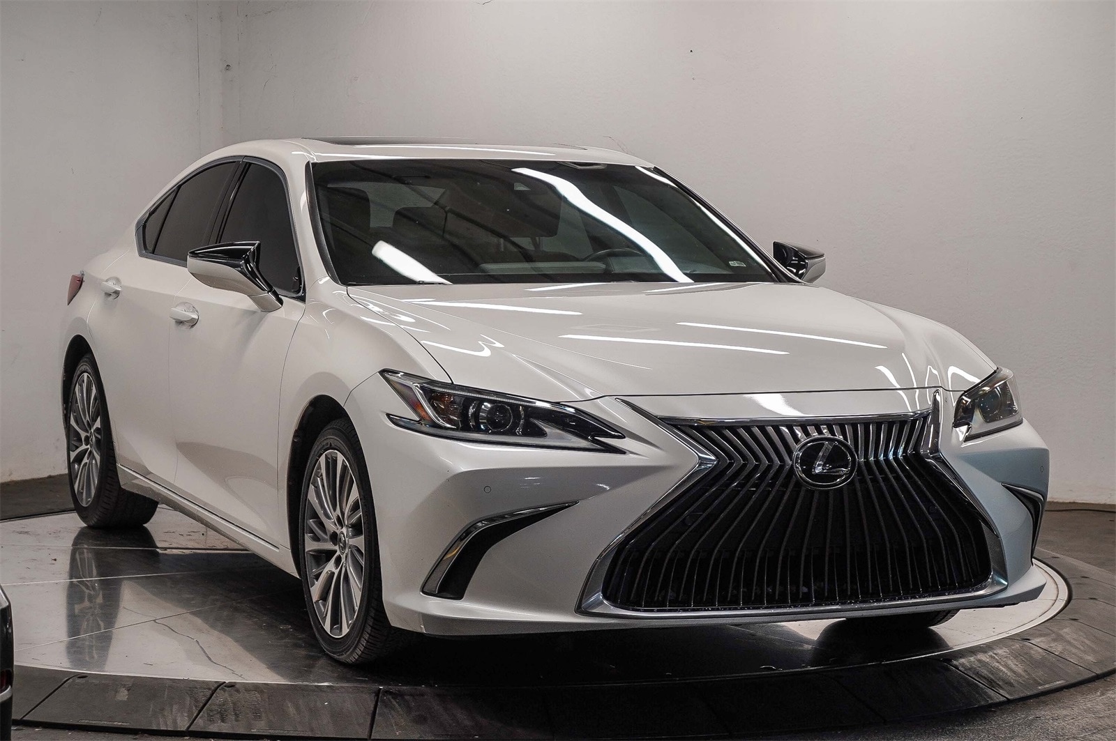 Thumbnail: 2021 Lexus ES - 3