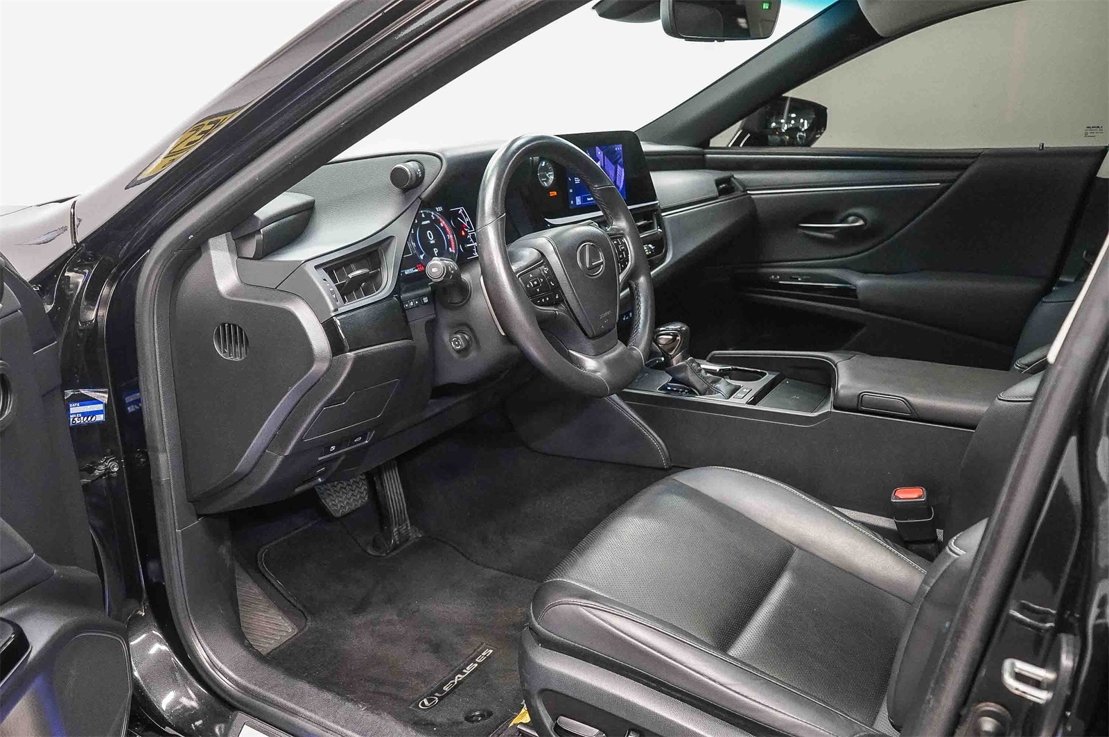 Thumbnail: 2023 Lexus ES - 18