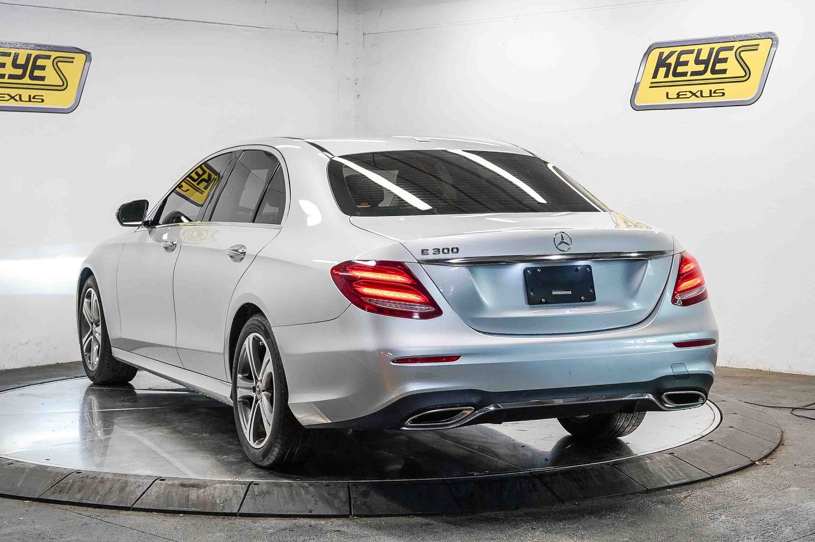 Thumbnail: 2019 Mercedes-Benz E-Class - 2