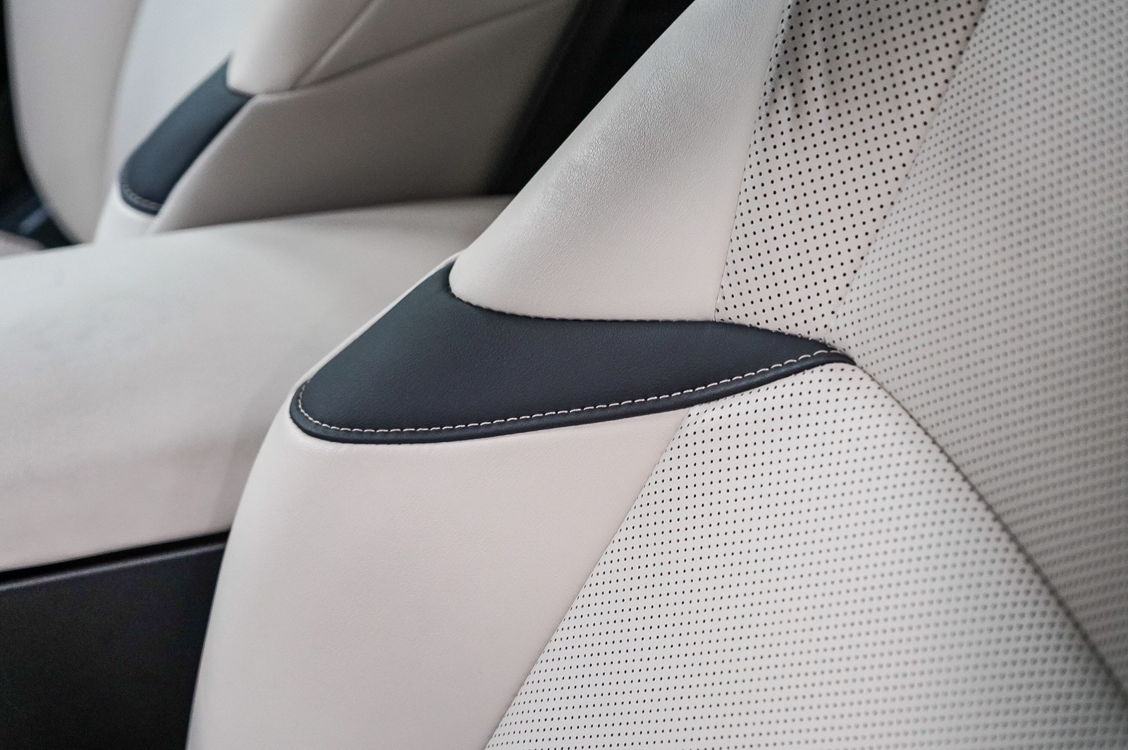 Thumbnail: 2025 Lexus ES - 20