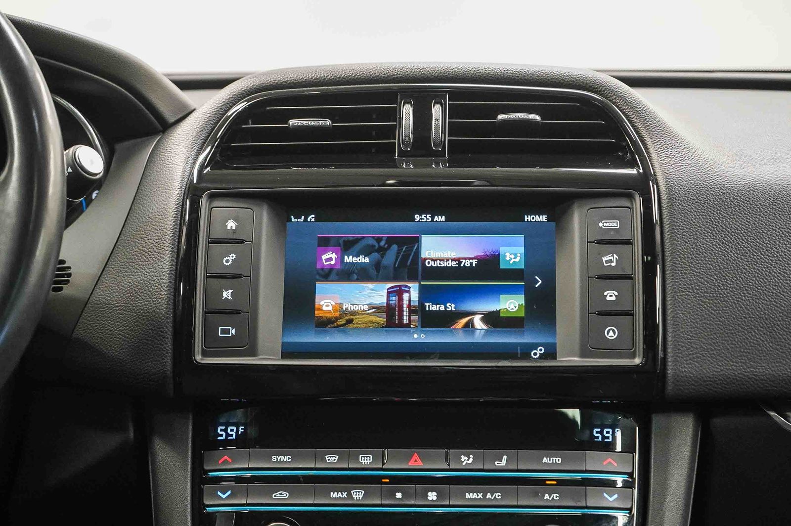 Thumbnail: 2017 Jaguar F-Pace - 14