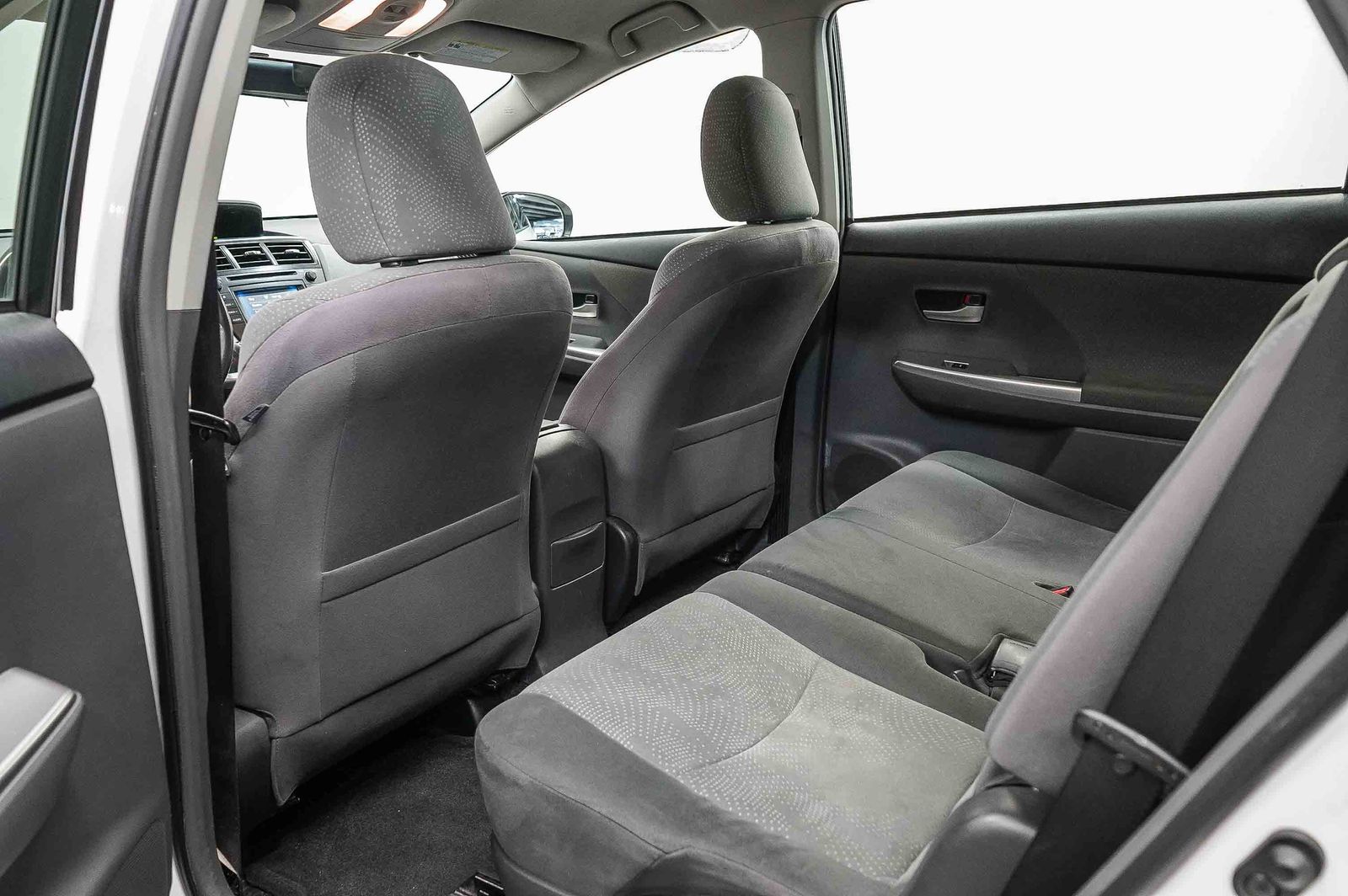 Thumbnail: 2012 Toyota Prius v - 17