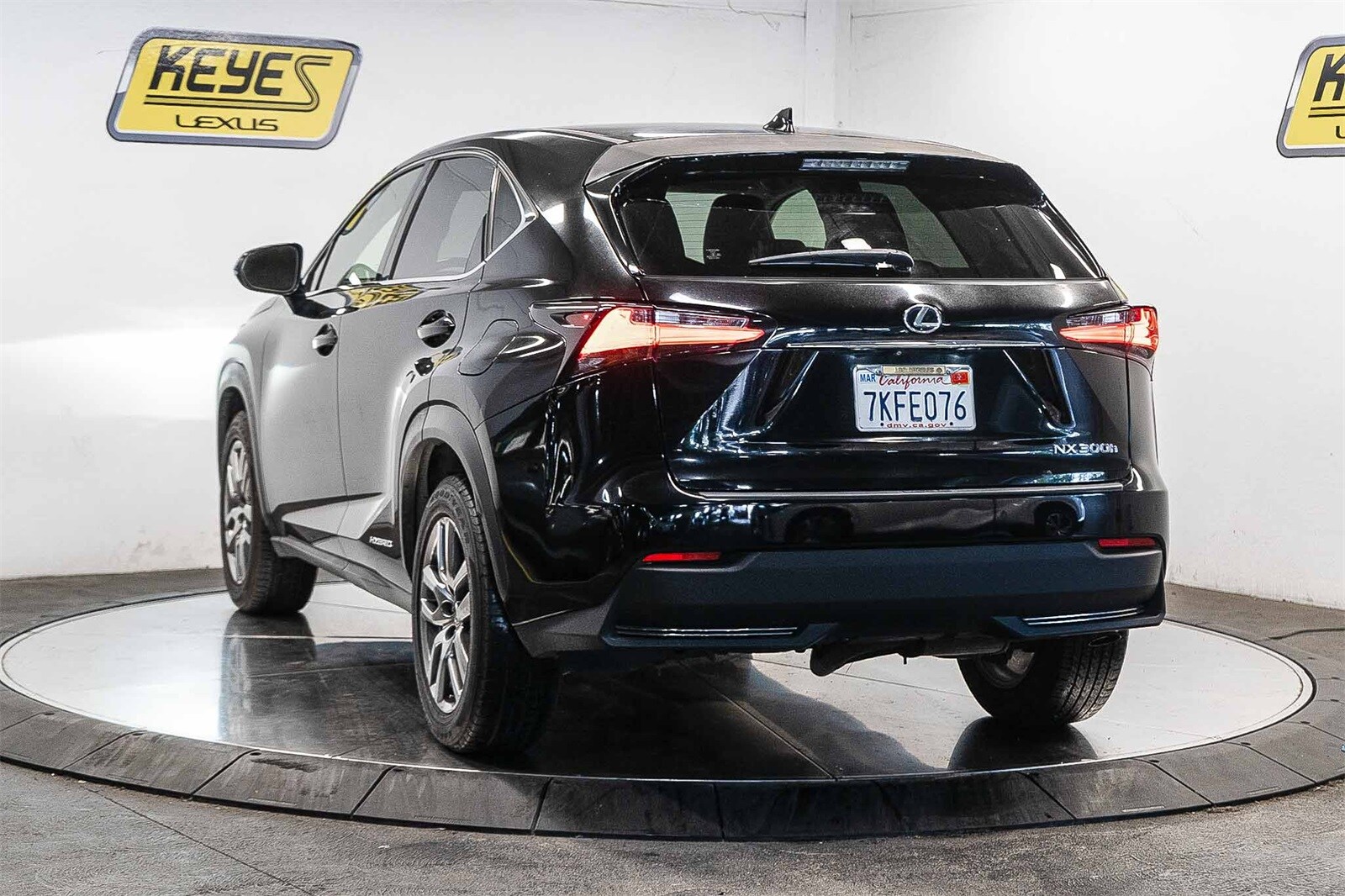 2015 Lexus NX 300h Luxury photo 2