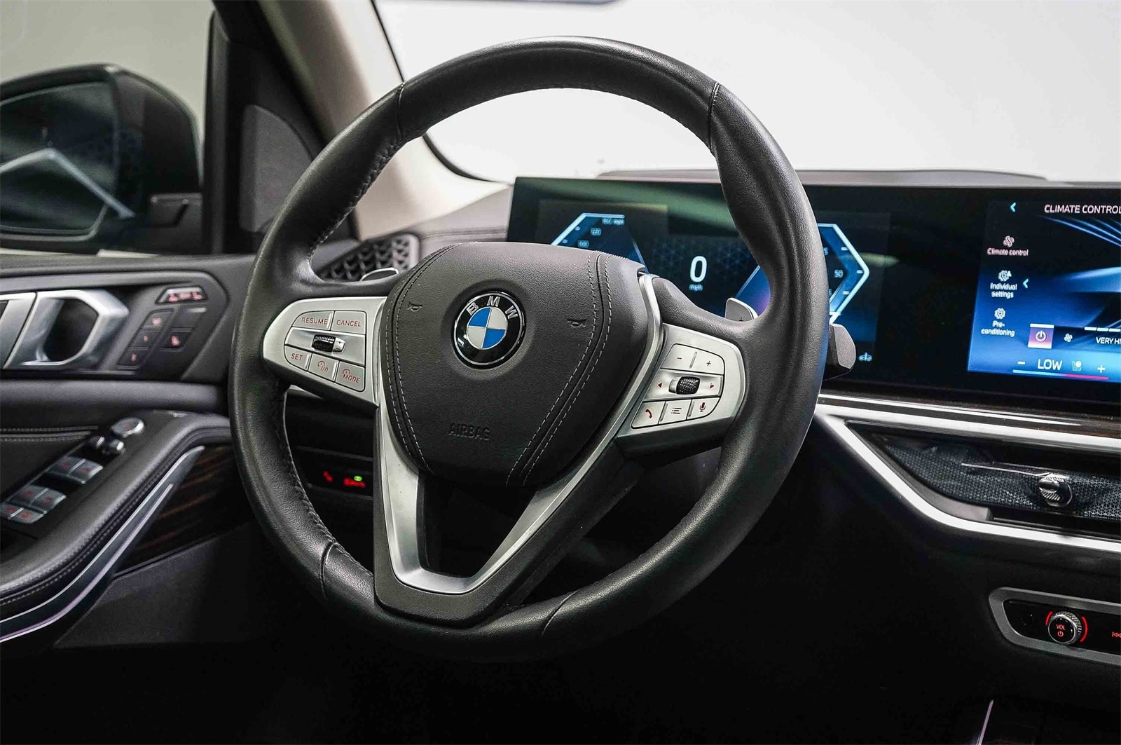 Thumbnail: 2024 BMW X7 - 15