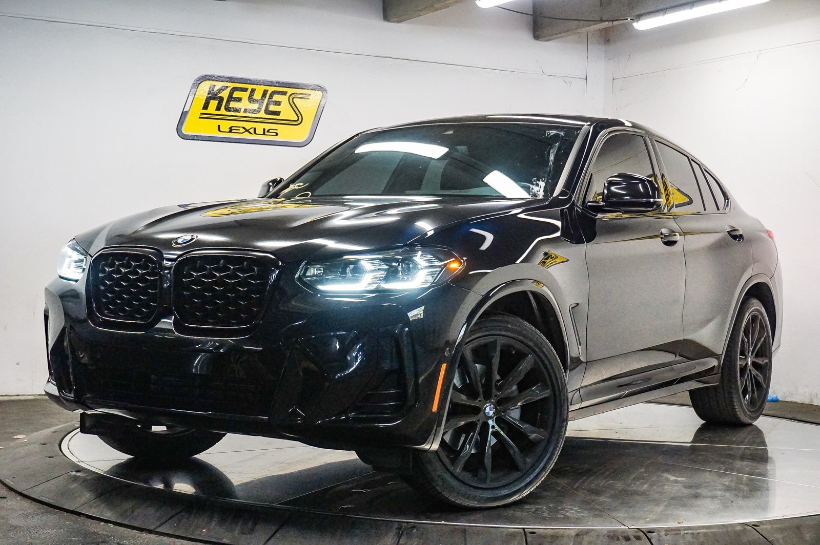 Thumbnail: 2023 BMW X4 - 1