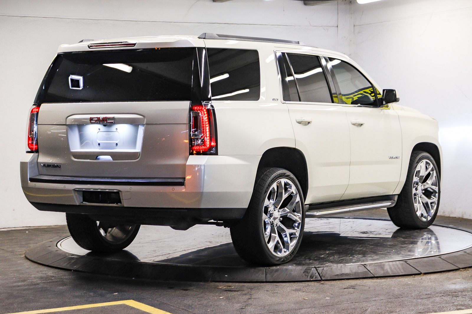 Thumbnail: 2015 GMC Yukon - 4