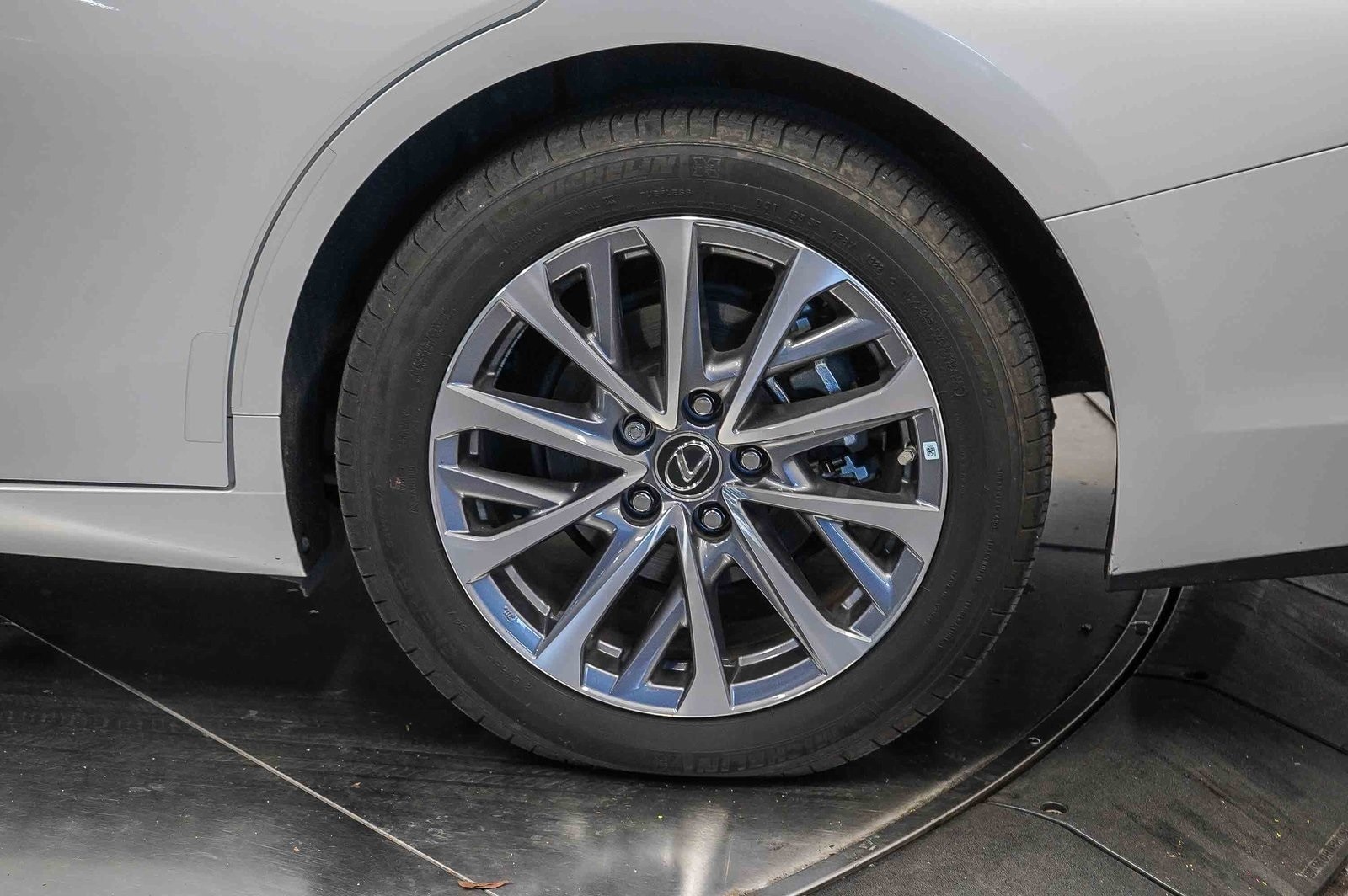 Thumbnail: 2022 Lexus ES - 10