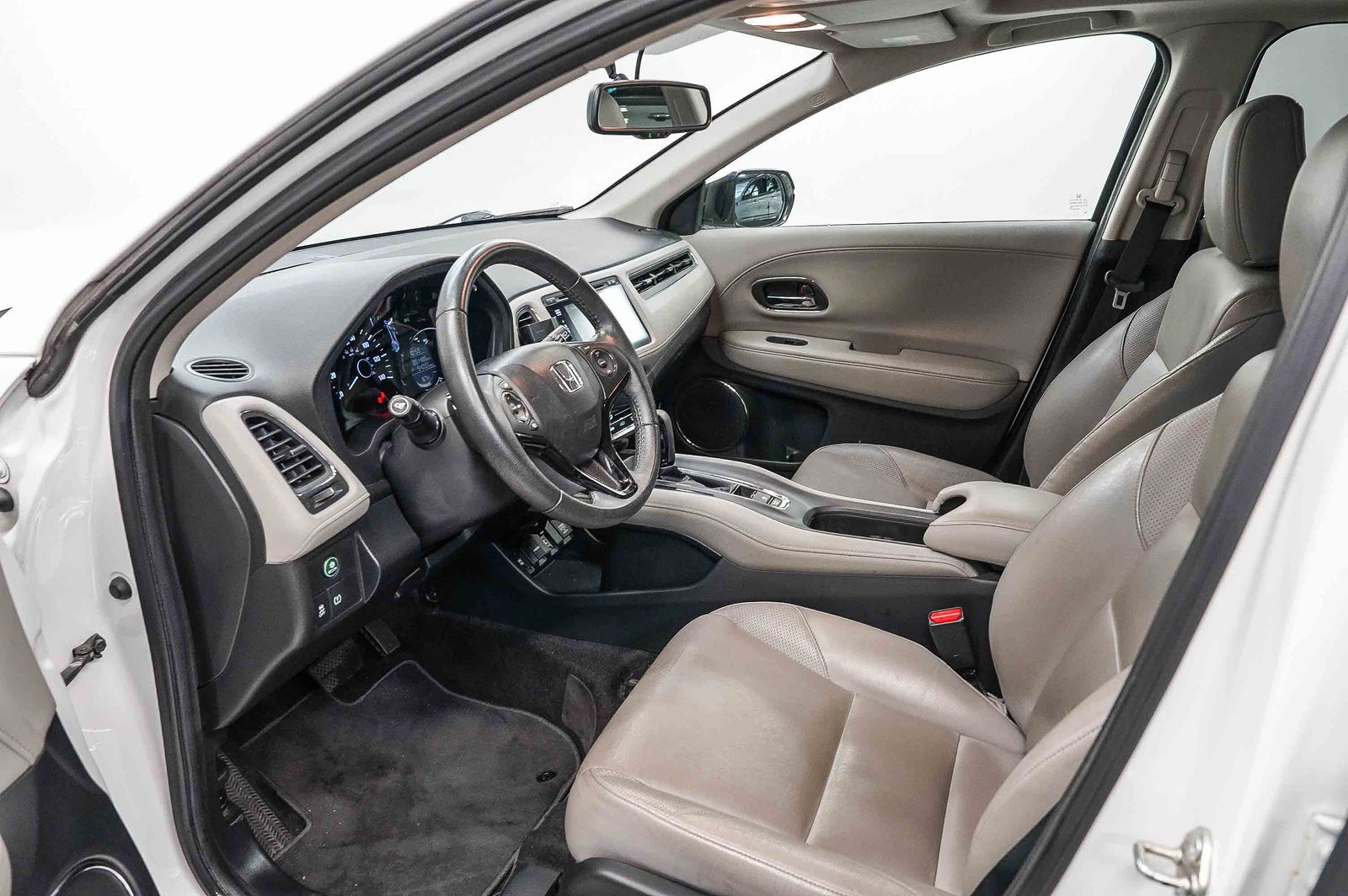 Thumbnail: 2016 Honda HR-V - 17