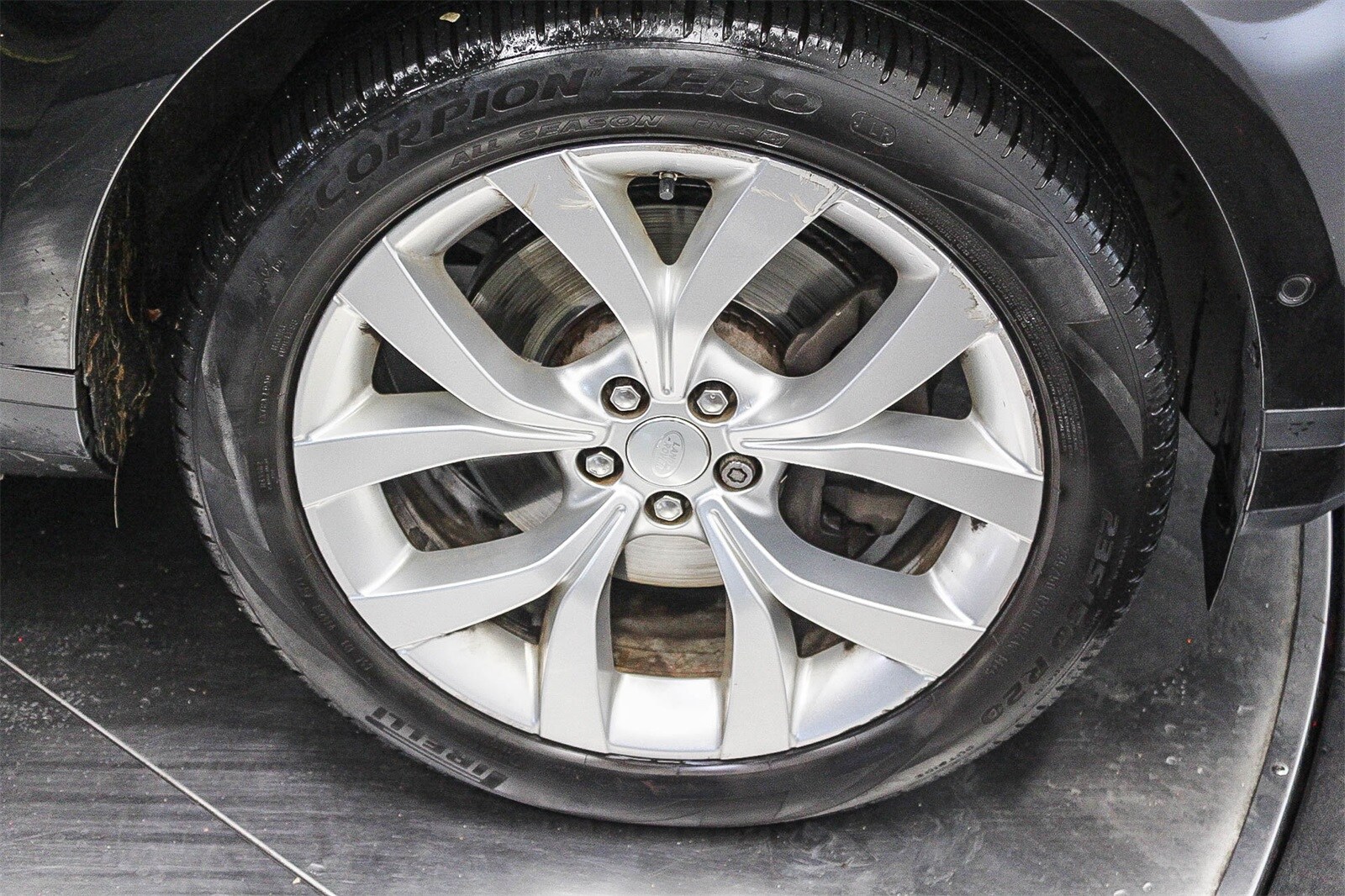 Thumbnail: 2020 Land Rover Range Rover Evoque - 10