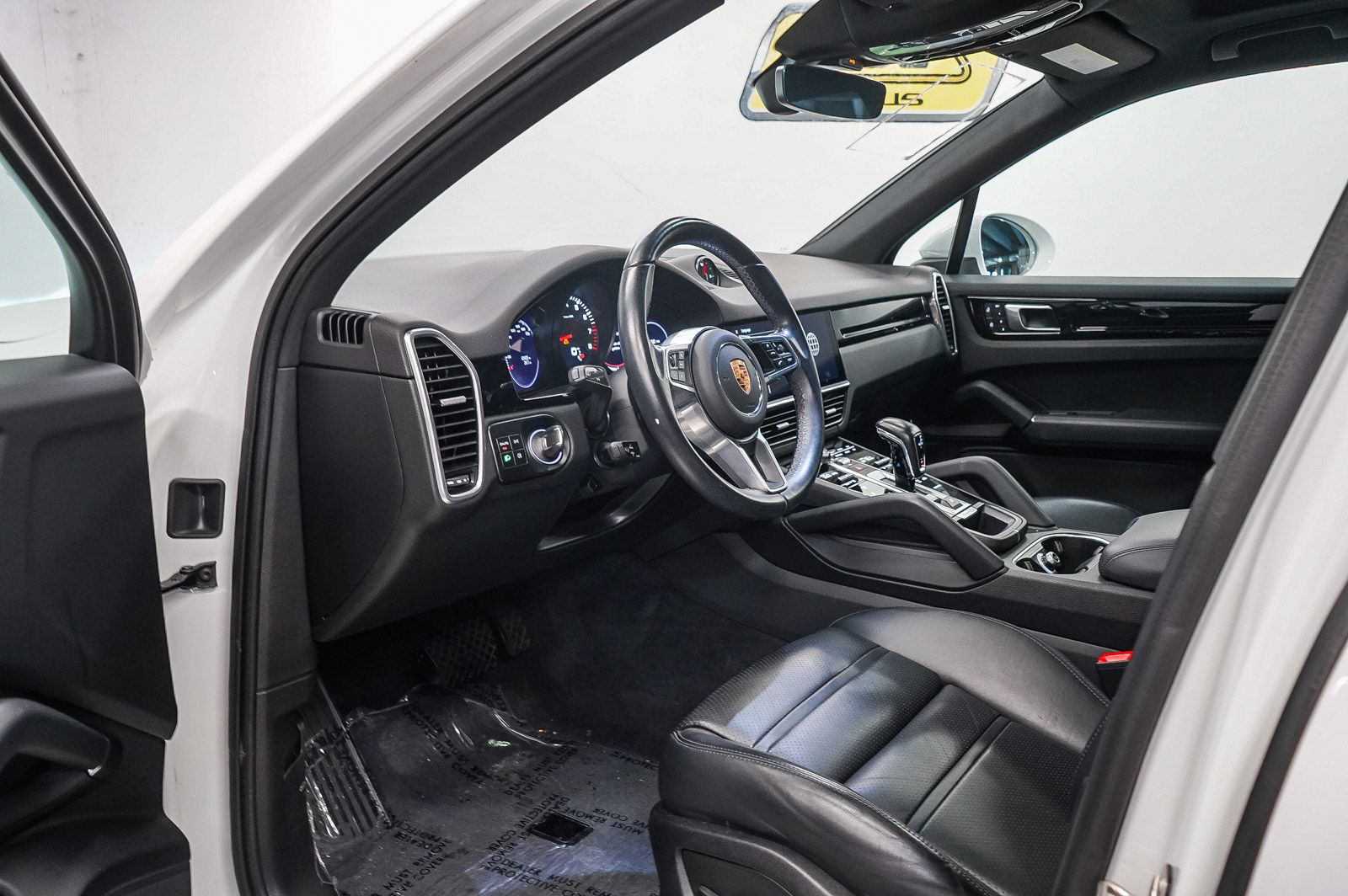 Thumbnail: 2022 Porsche Cayenne - 18