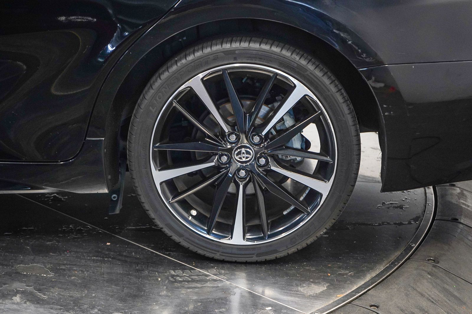 Thumbnail: 2019 Toyota Camry - 10