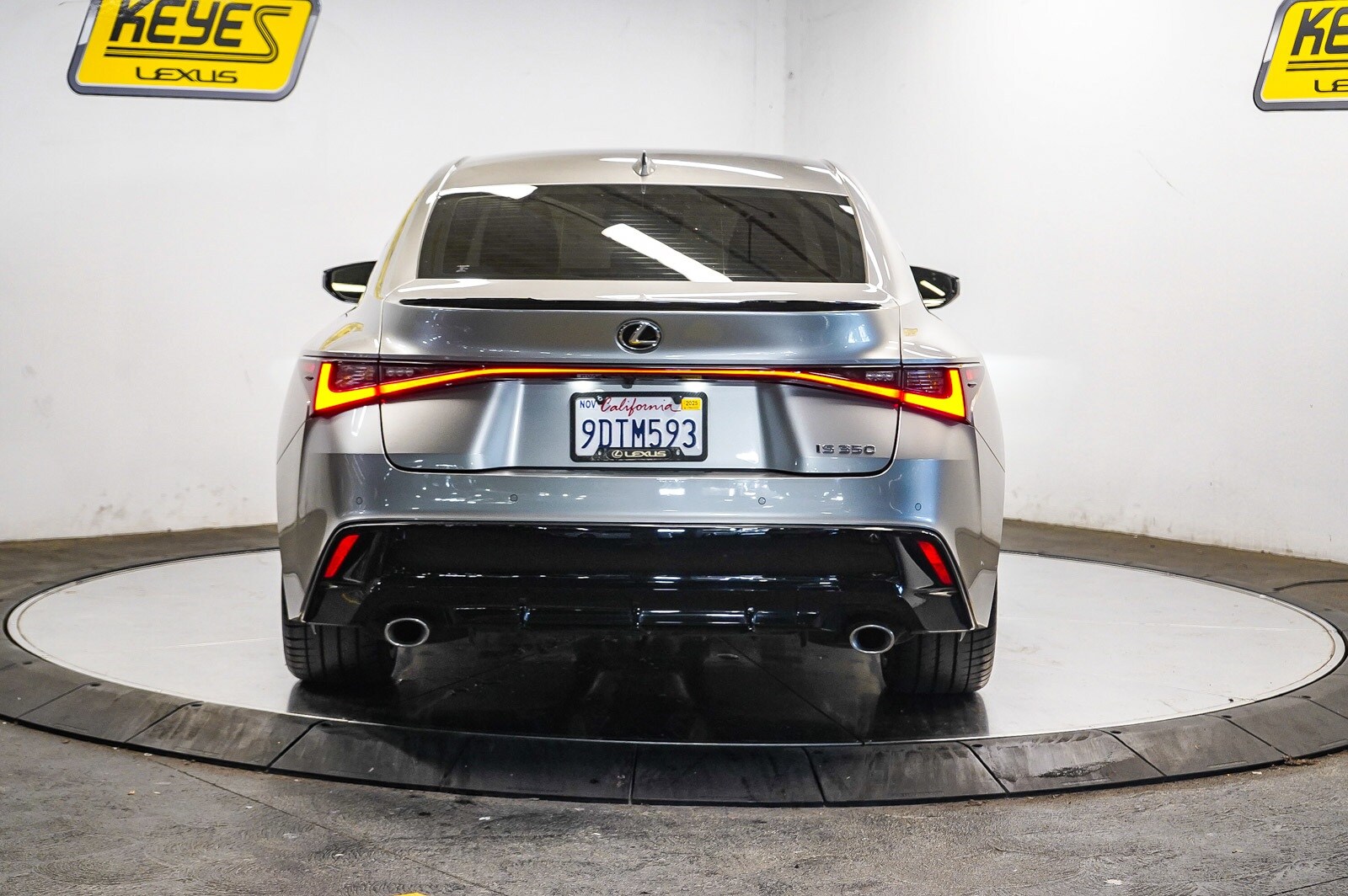 2023 Lexus IS 350 F SPORT photo 2