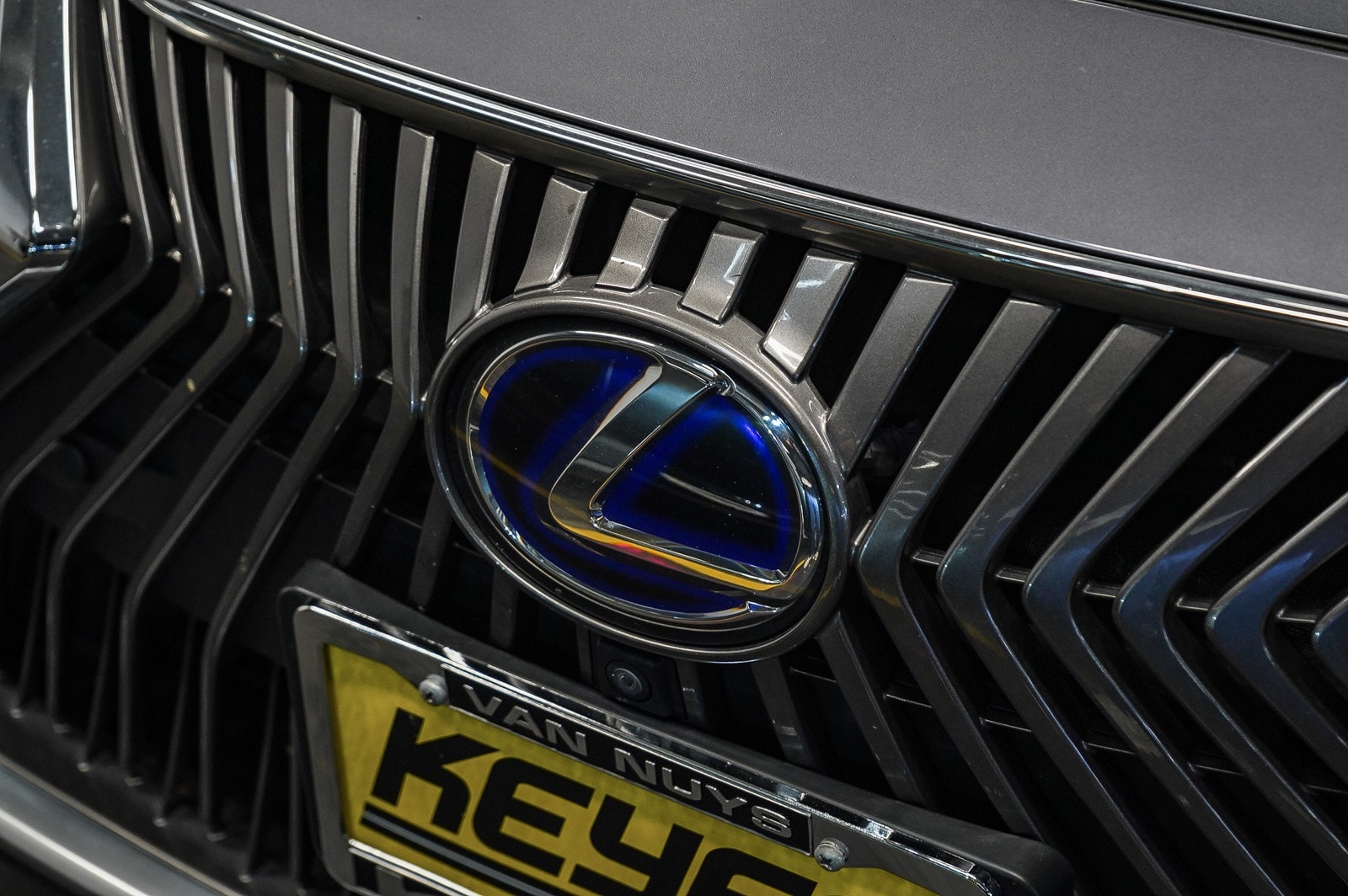 Thumbnail: 2020 Lexus ES - 8