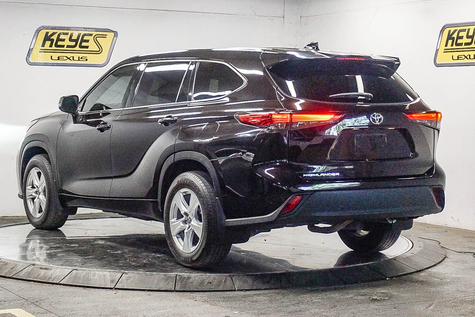 Thumbnail: 2021 Toyota Highlander - 2