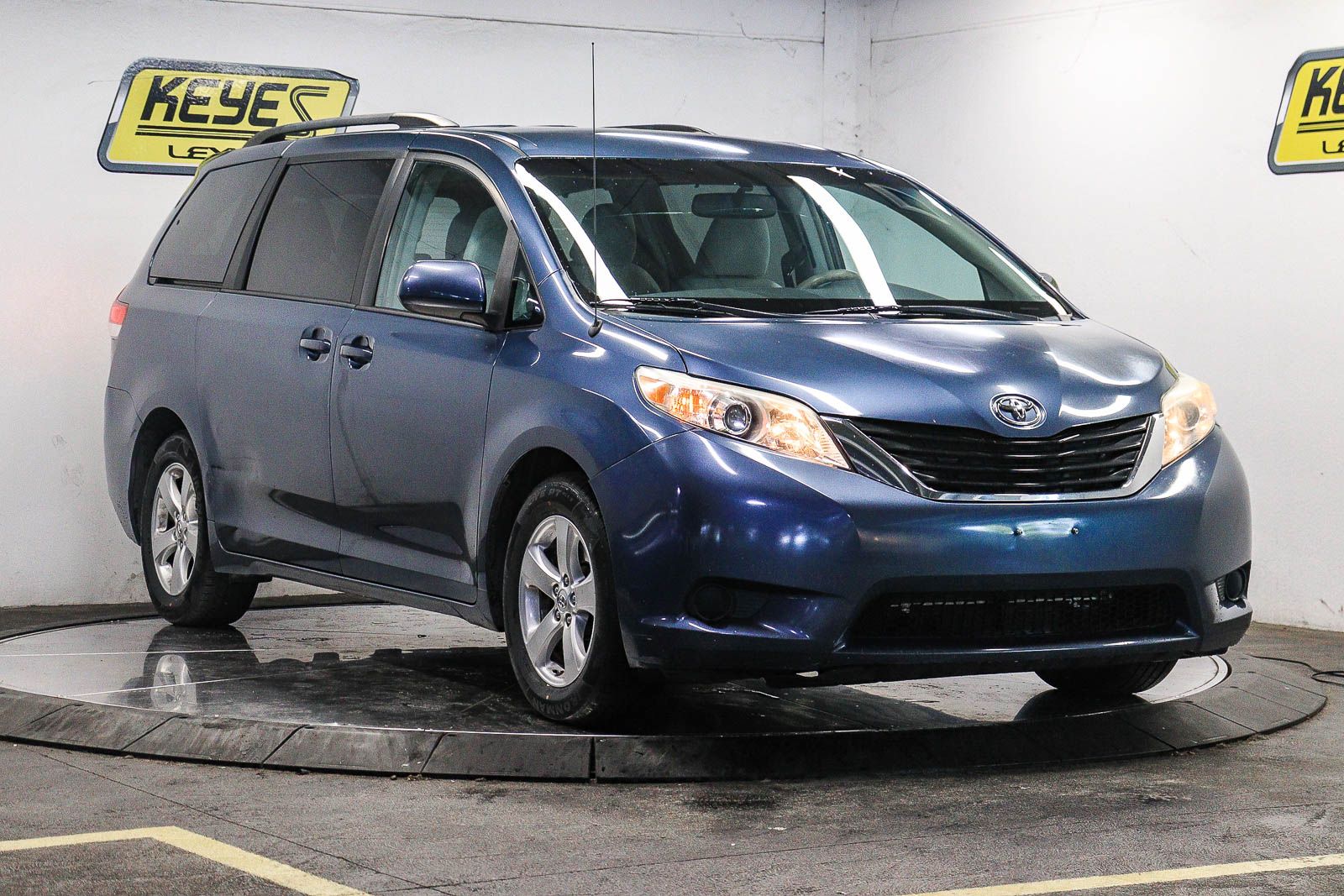 Thumbnail: 2014 Toyota Sienna - 5