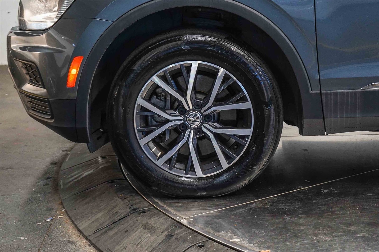 Thumbnail: 2020 Volkswagen Tiguan - 9