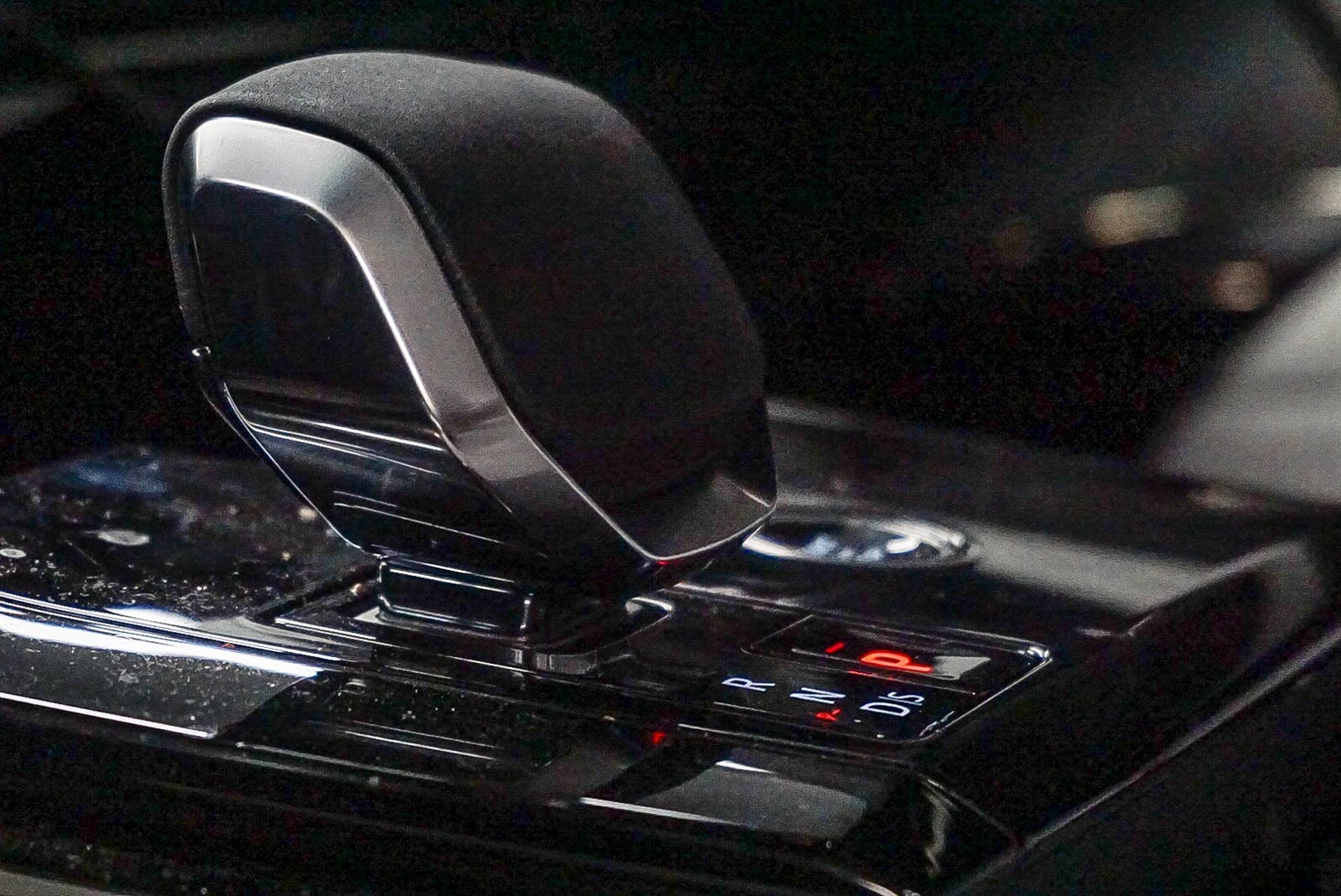 Thumbnail: 2025 Land Rover Range Rover Sport - 18