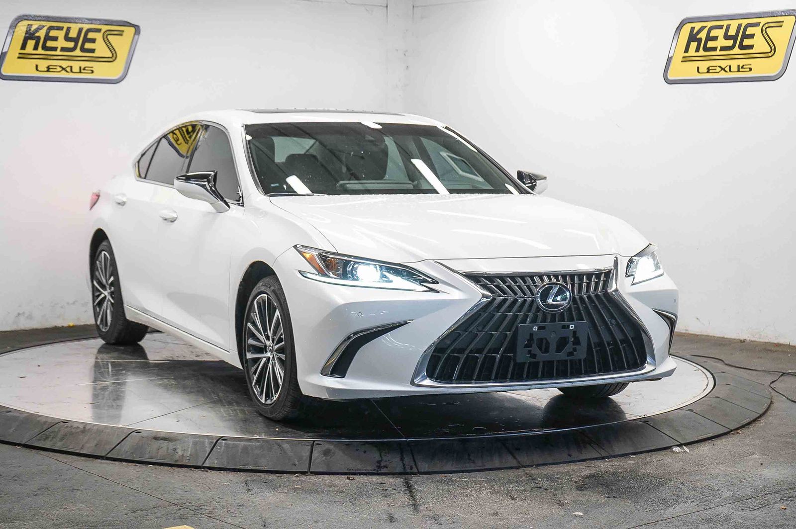 Thumbnail: 2025 Lexus ES - 5